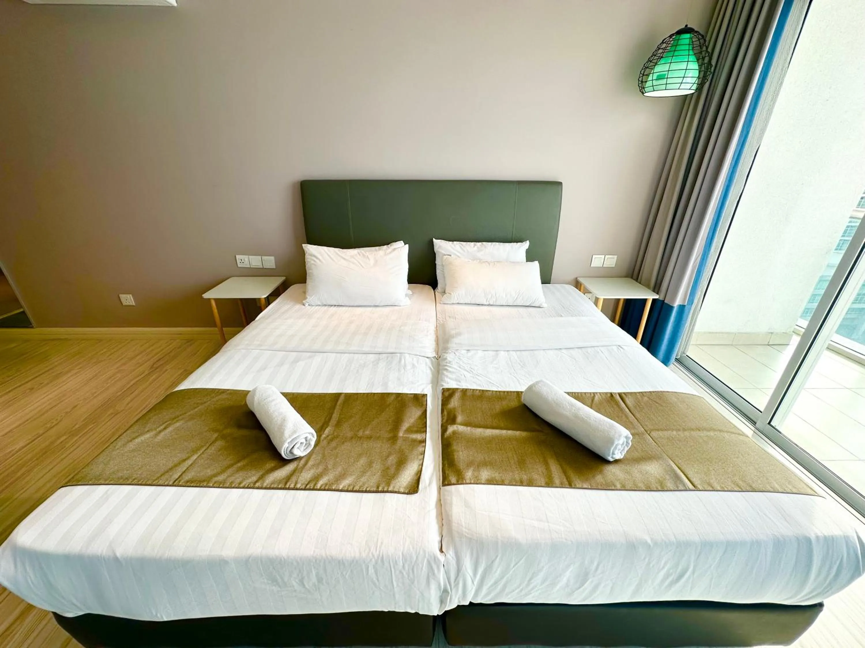 Bed in M Centro City Centre @ Gaya Street by Sunset Seaview Vacation Condos
