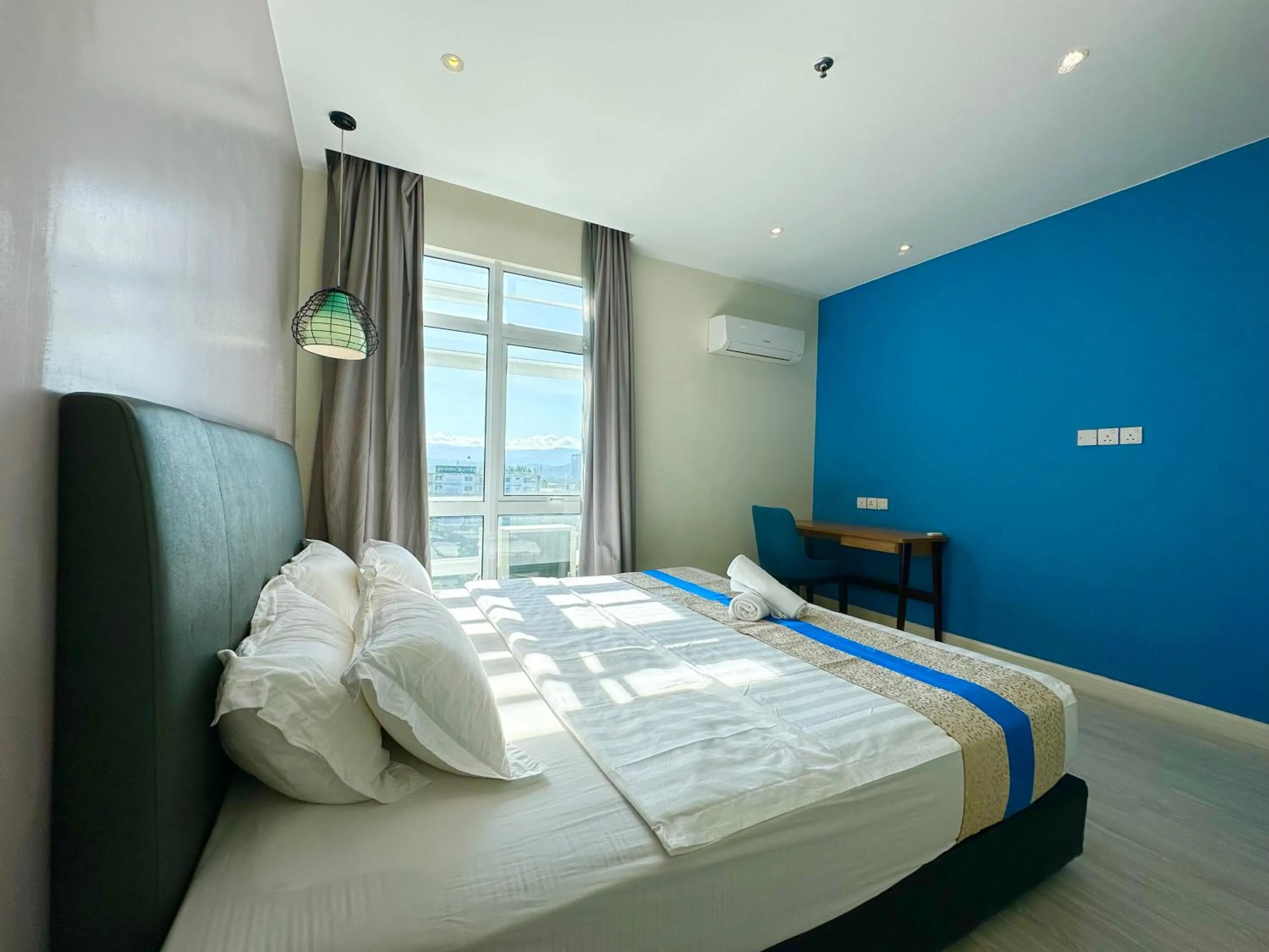 Bed in M Centro City Centre @ Gaya Street by Sunset Seaview Vacation Condos