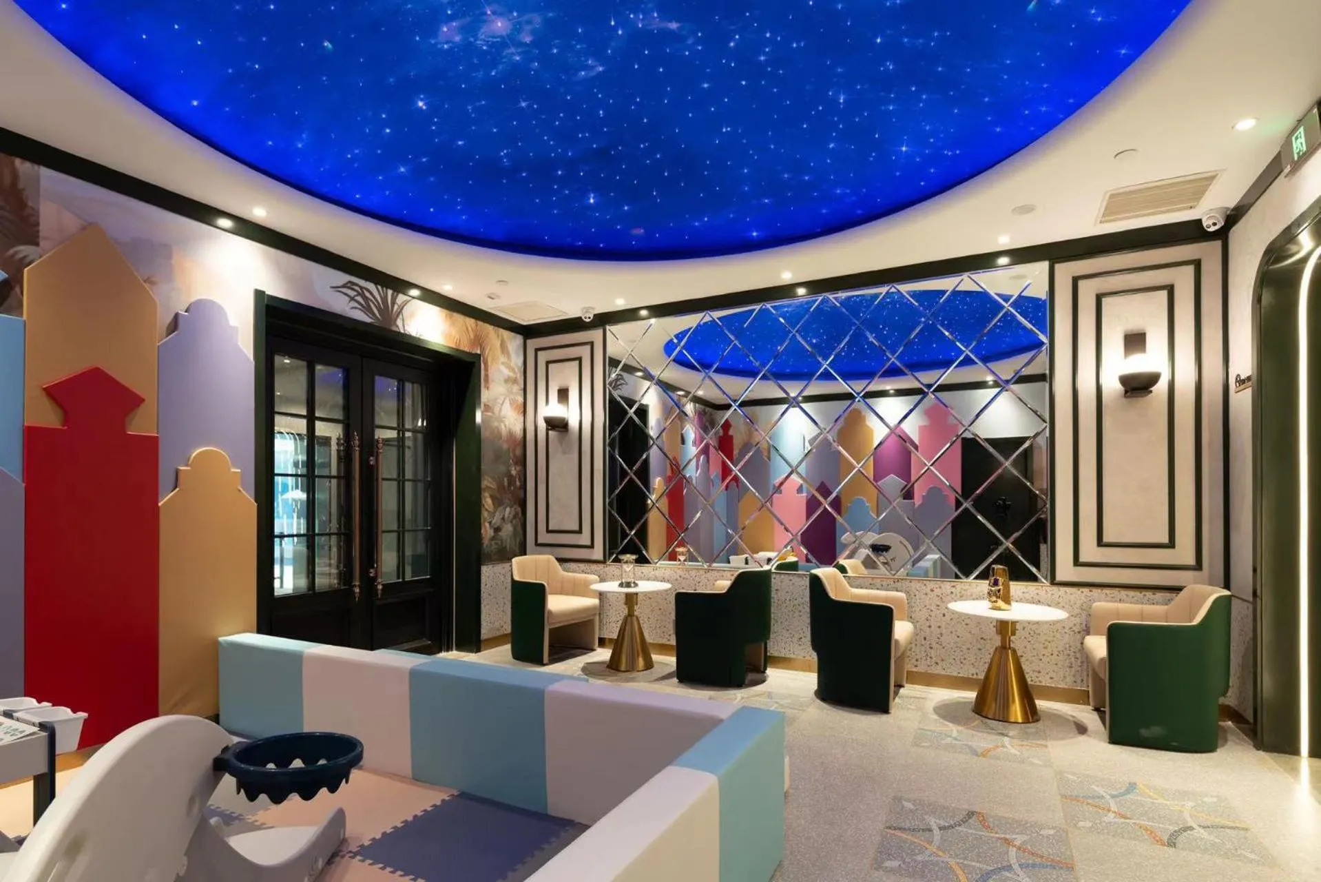 Seating area in Nostalgia S Hotel Beijing Xidan Financial Street Store