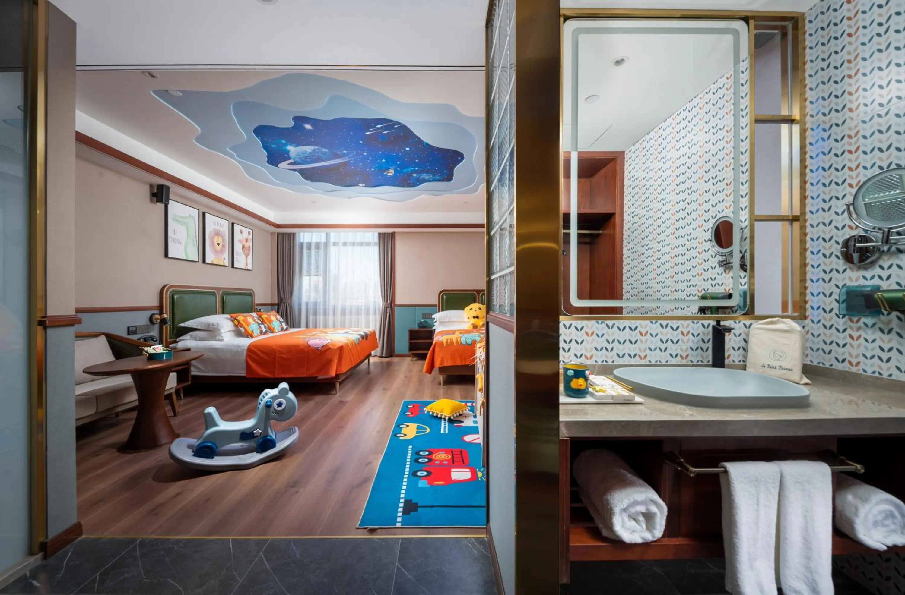 Photo of the whole room in Nostalgia S Hotel Beijing Xidan Financial Street Store