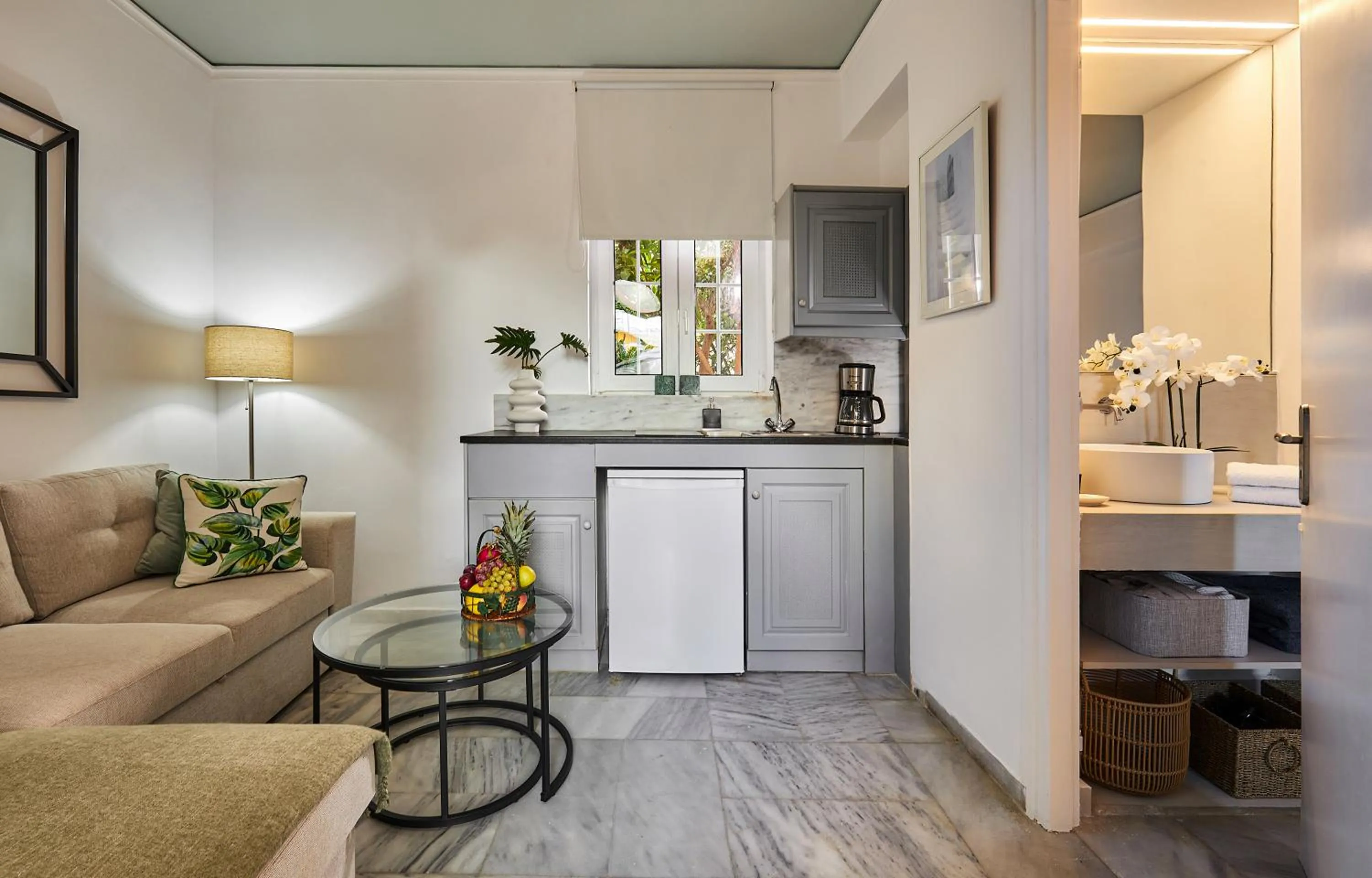 Kitchen or kitchenette in Futura Hotel