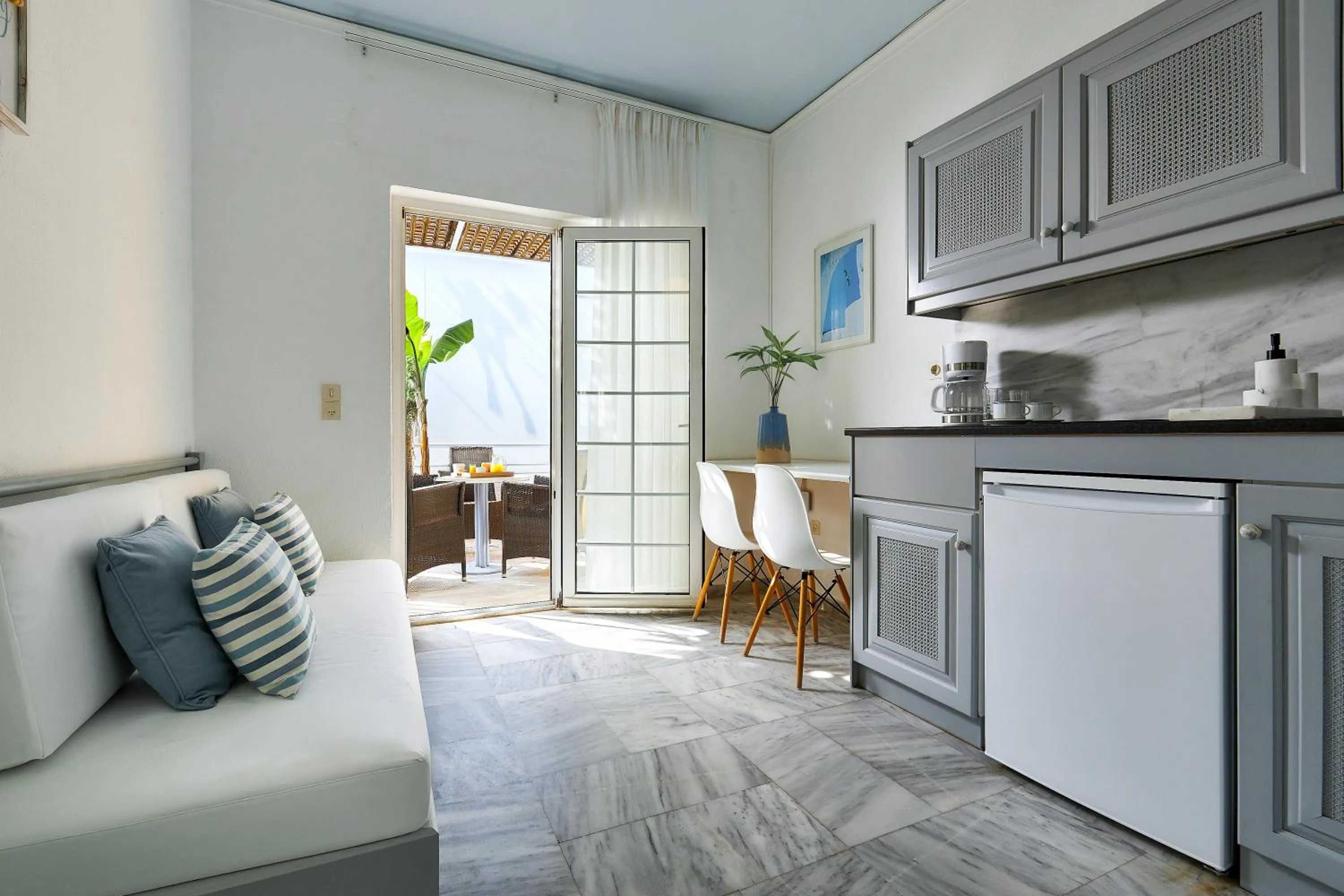 Kitchen or kitchenette in Futura Hotel