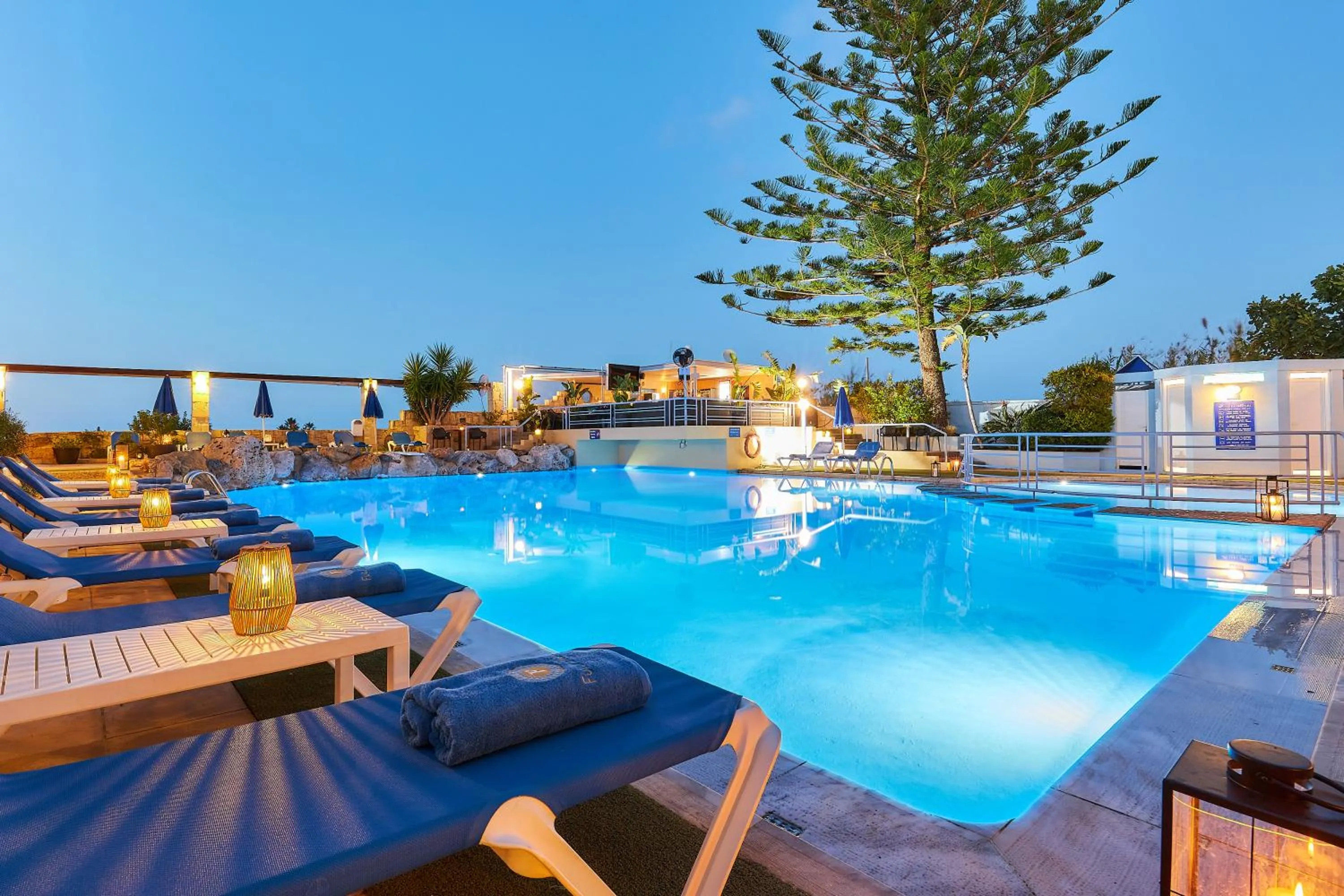 Swimming pool in Futura Hotel