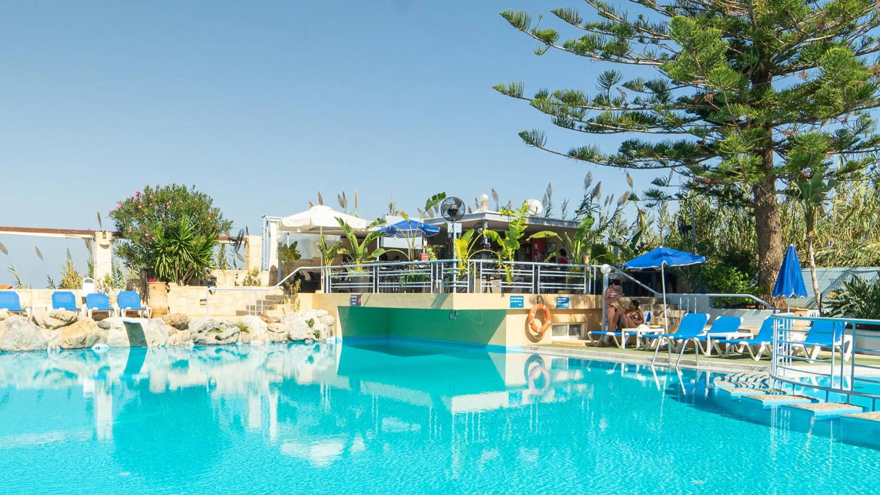 Swimming pool in Futura Hotel
