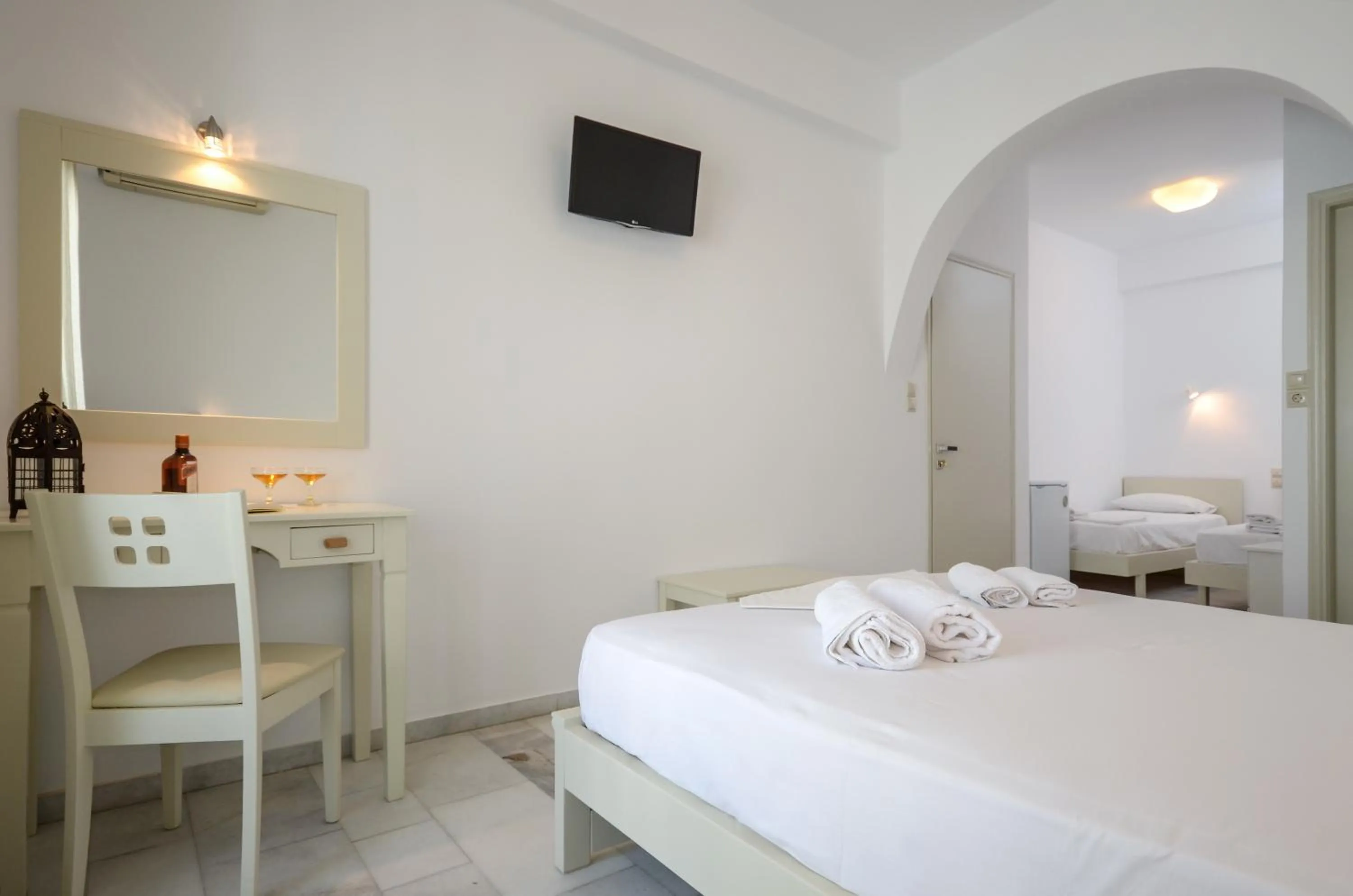 Photo of the whole room, Bed in Soula Naxos