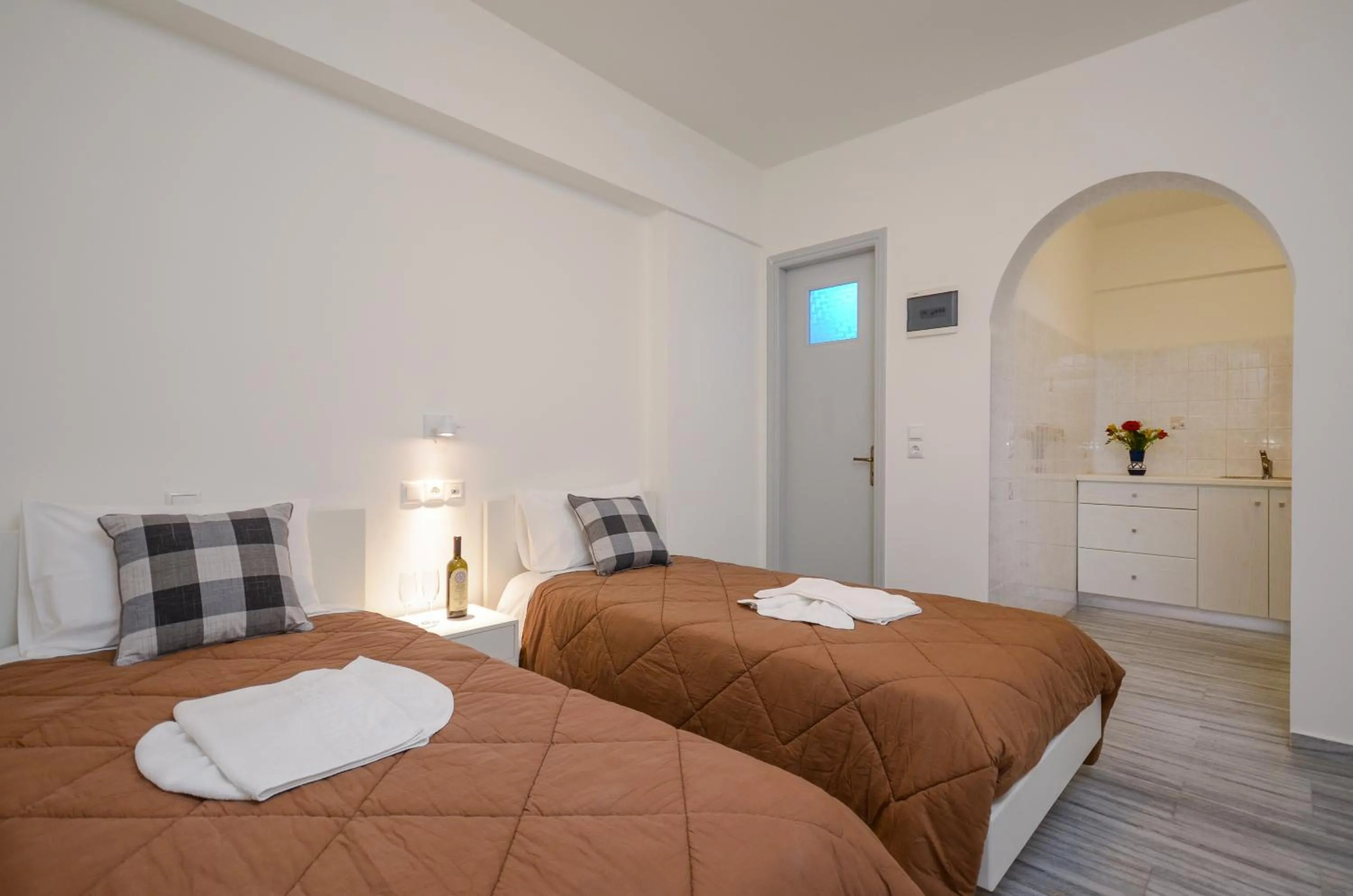 Photo of the whole room, Bed in Soula Naxos