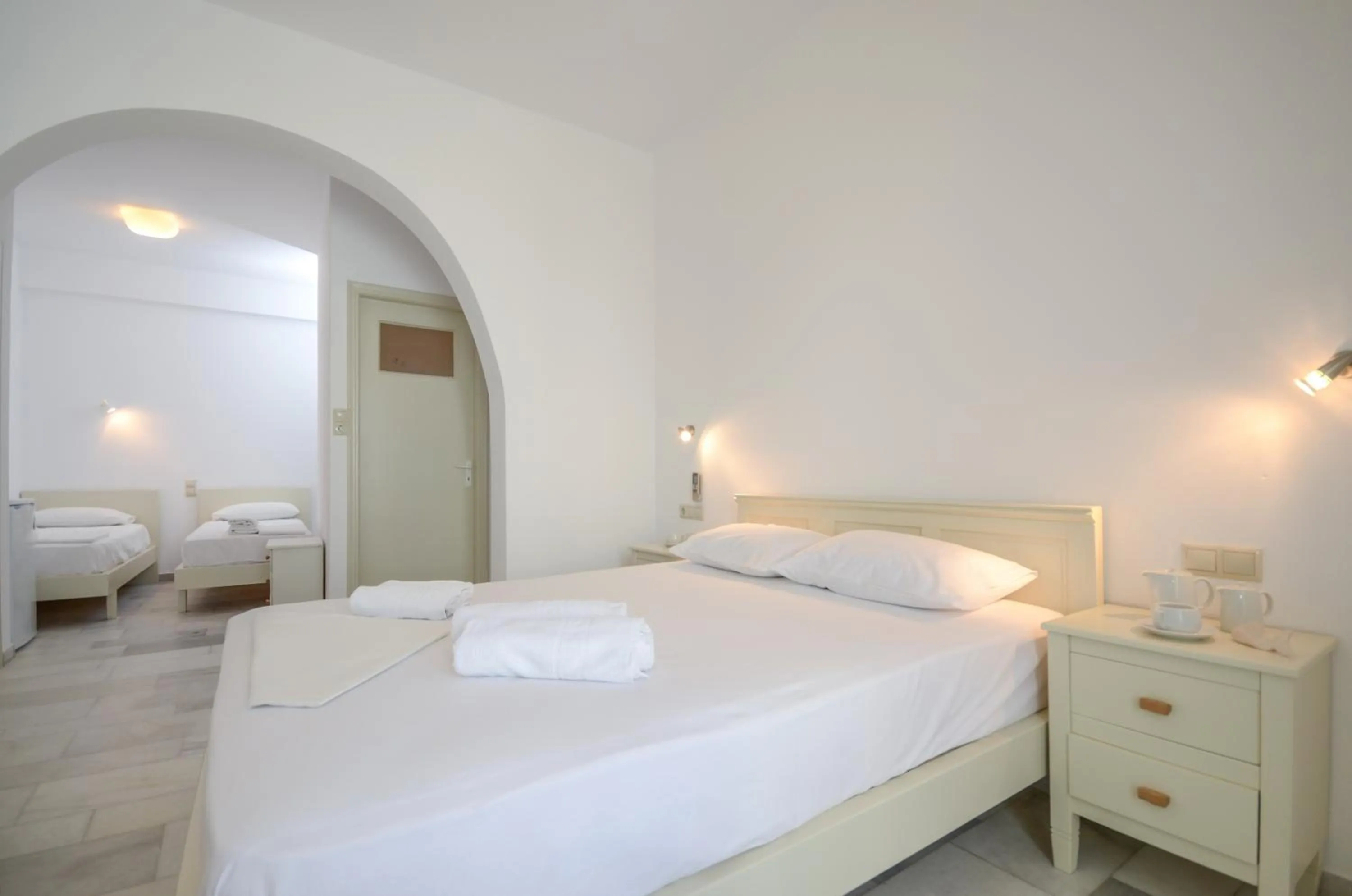 Photo of the whole room, Bed in Soula Naxos