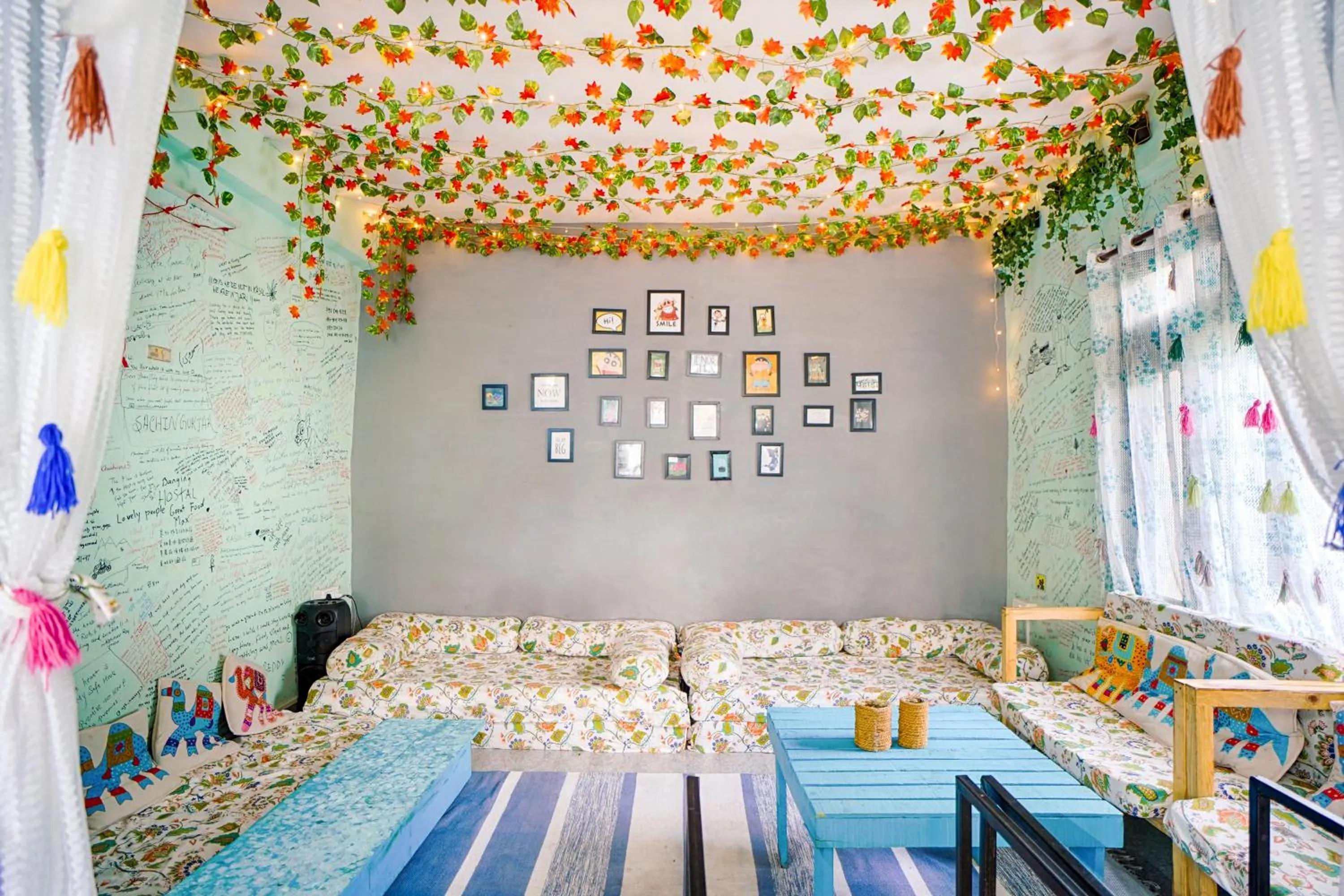 Seating area, Bed in Kasol Hostel