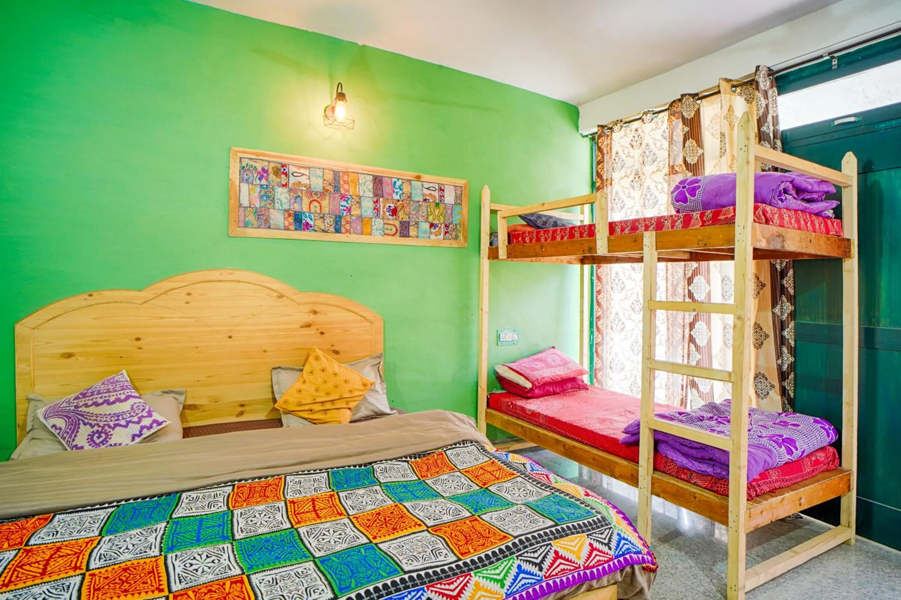 Bedroom, Bed in Kasol Hostel