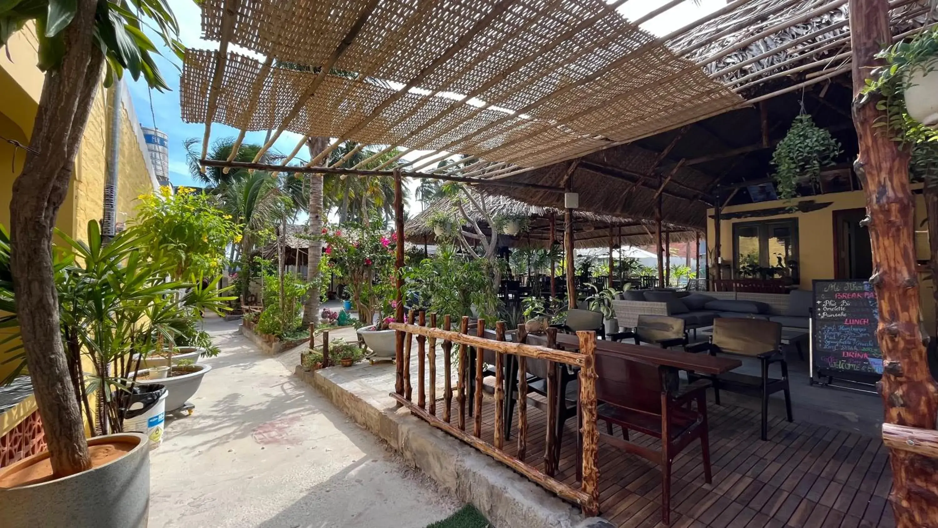 Restaurant/places to eat in Mi Nhon Em Hotel Muine Restaurant/places to eat in Mi Nhon Em Hotel Muine