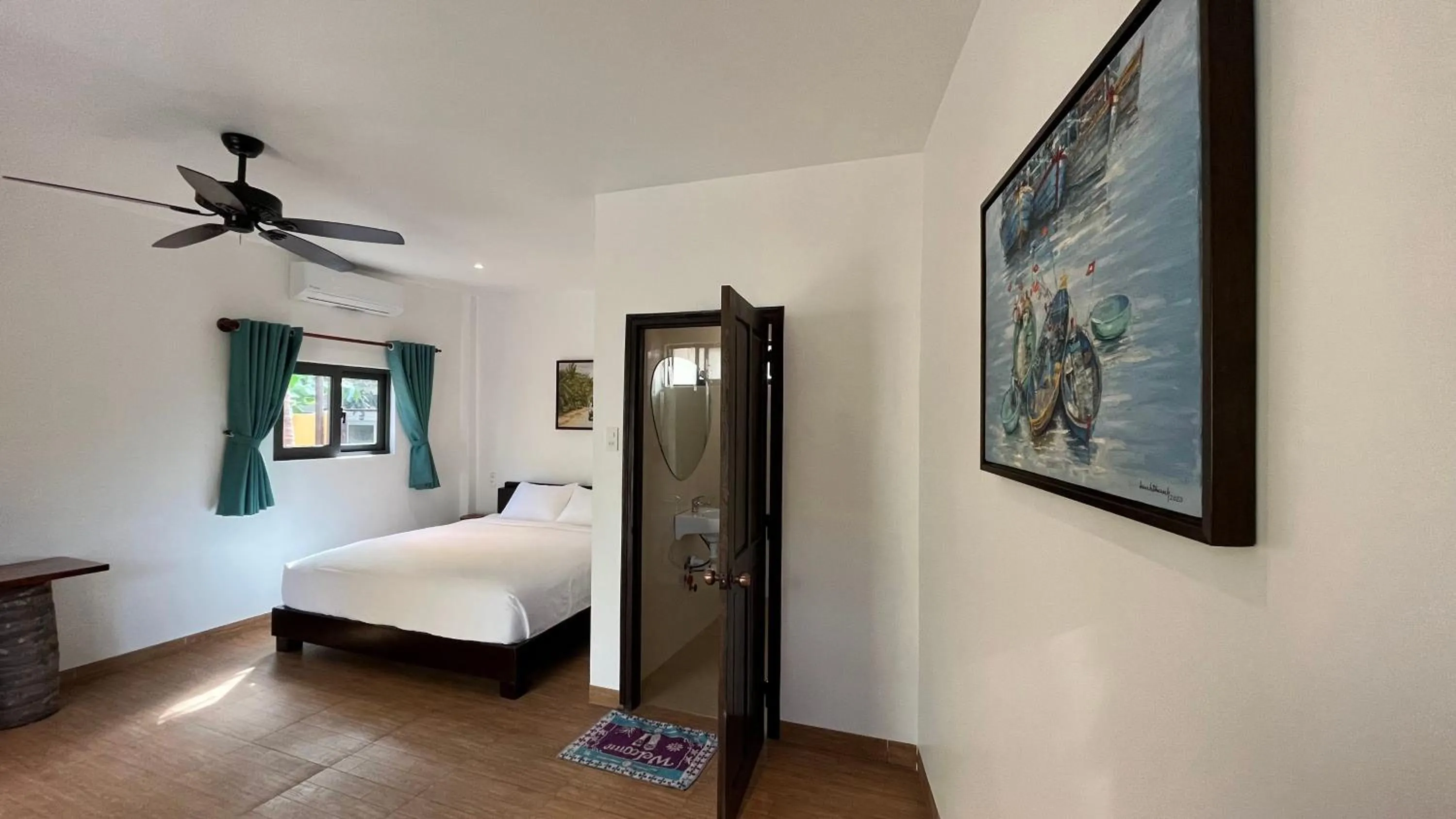 Photo of the whole room, Bed in Mi Nhon Em Hotel Muine