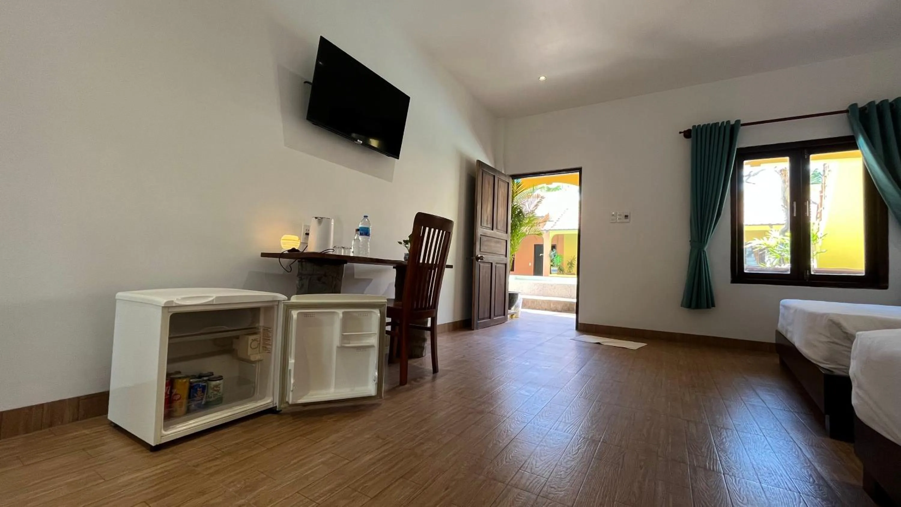 TV and multimedia, Bed in Mi Nhon Em Hotel Muine