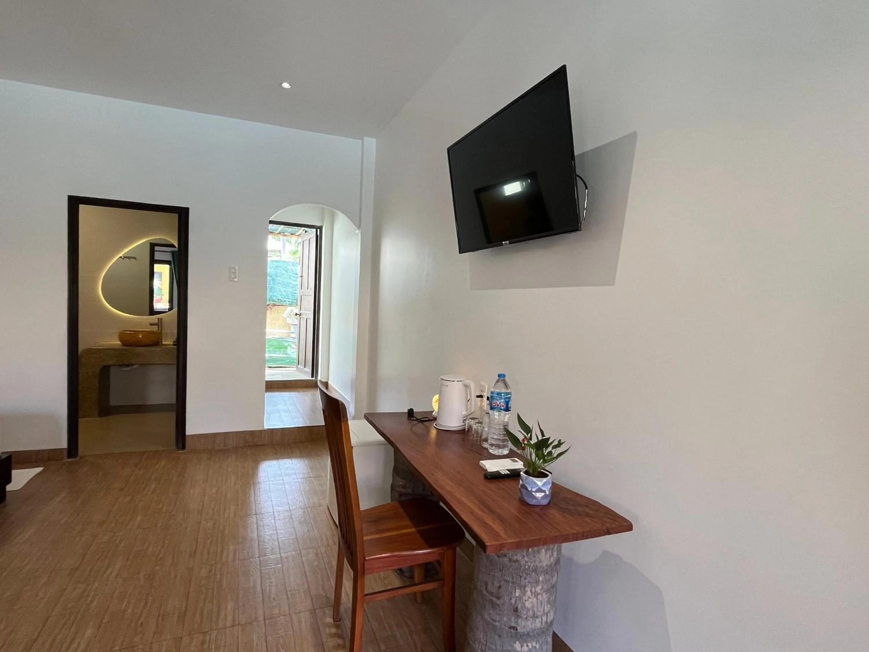 hair dresser in Mi Nhon Em Hotel Muine