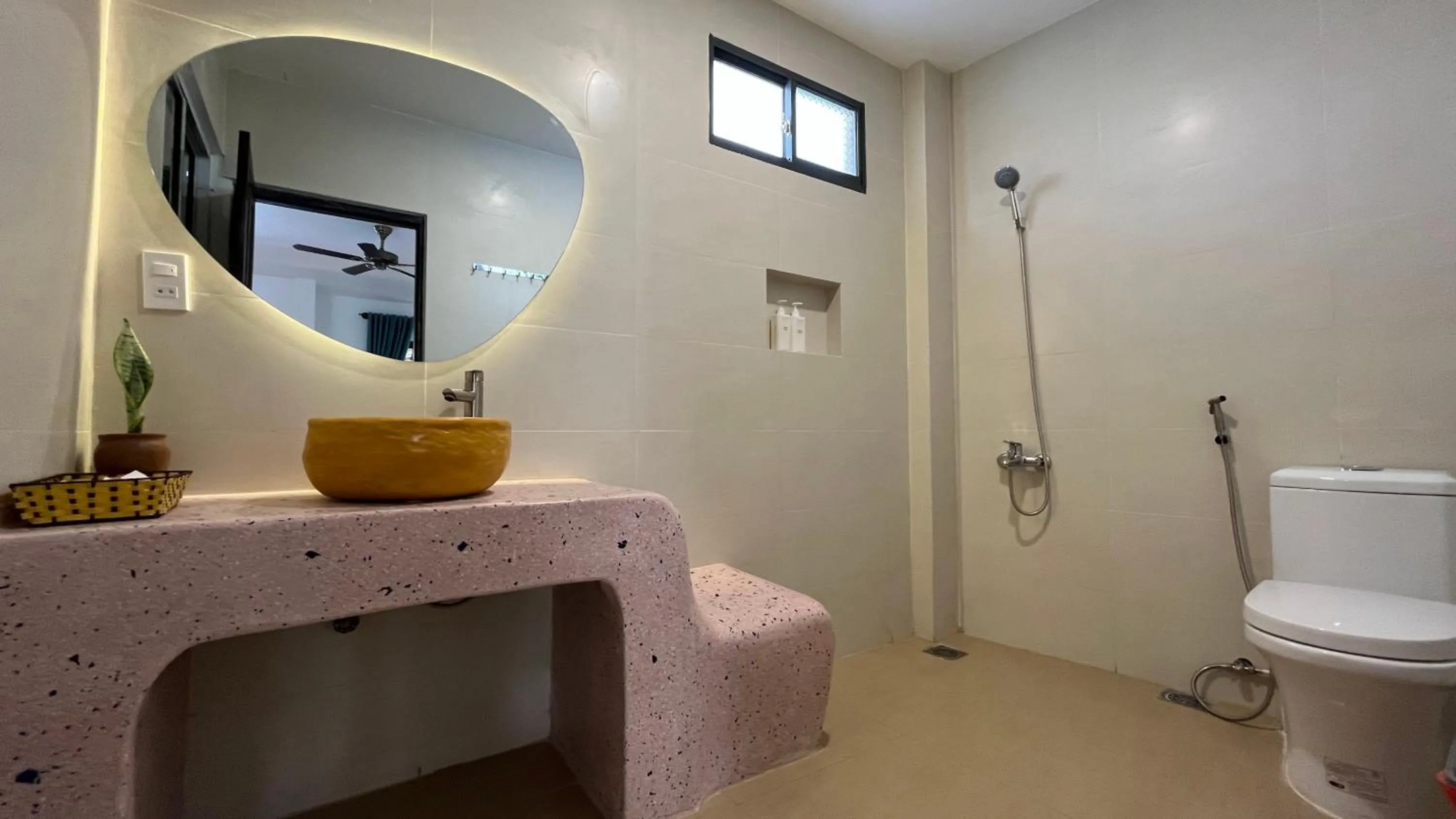 Toilet in Mi Nhon Em Hotel Muine