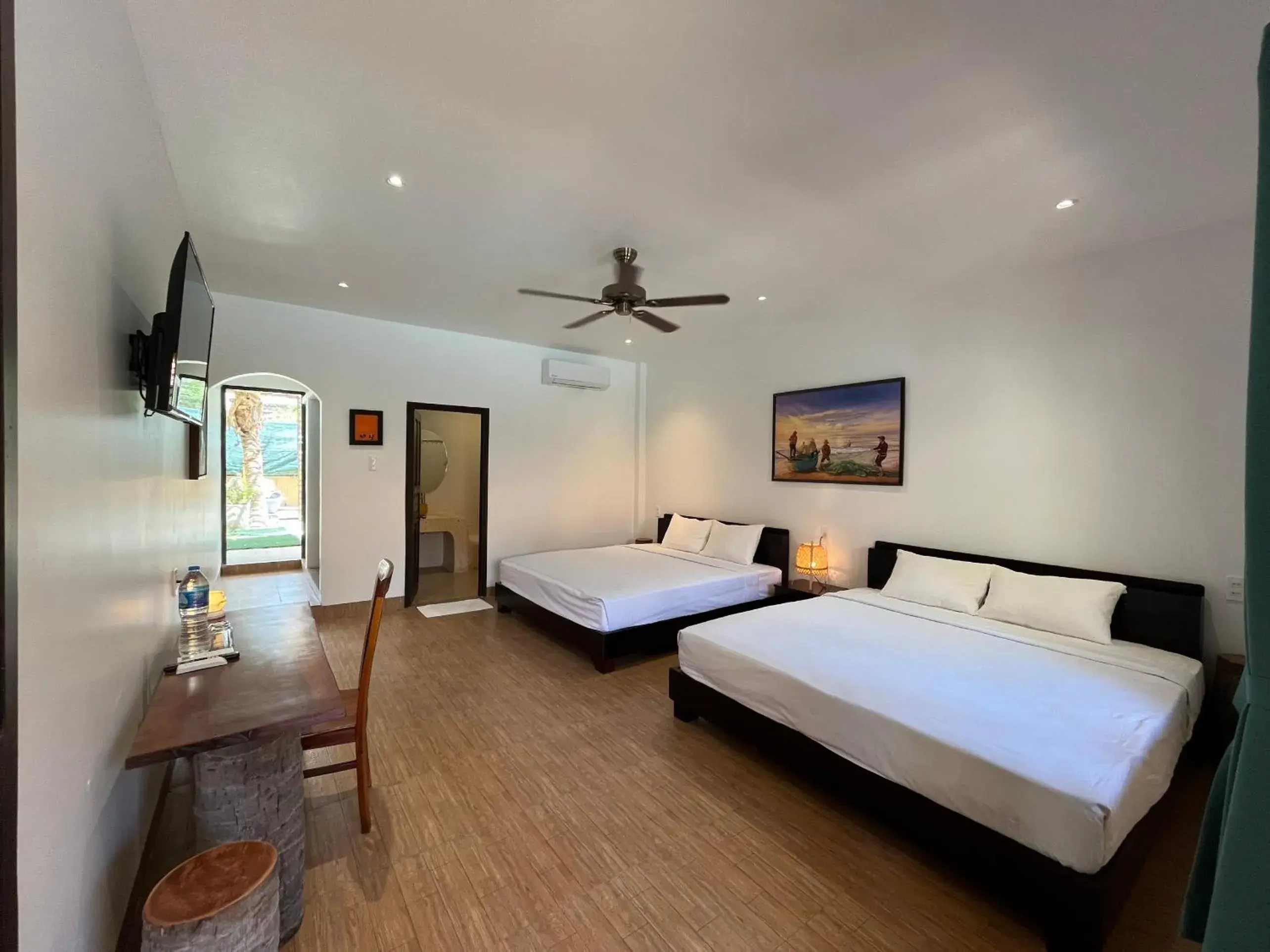 Photo of the whole room, Bed in Mi Nhon Em Hotel Muine Photo of the whole room, Bed in Mi Nhon Em Hotel Muine