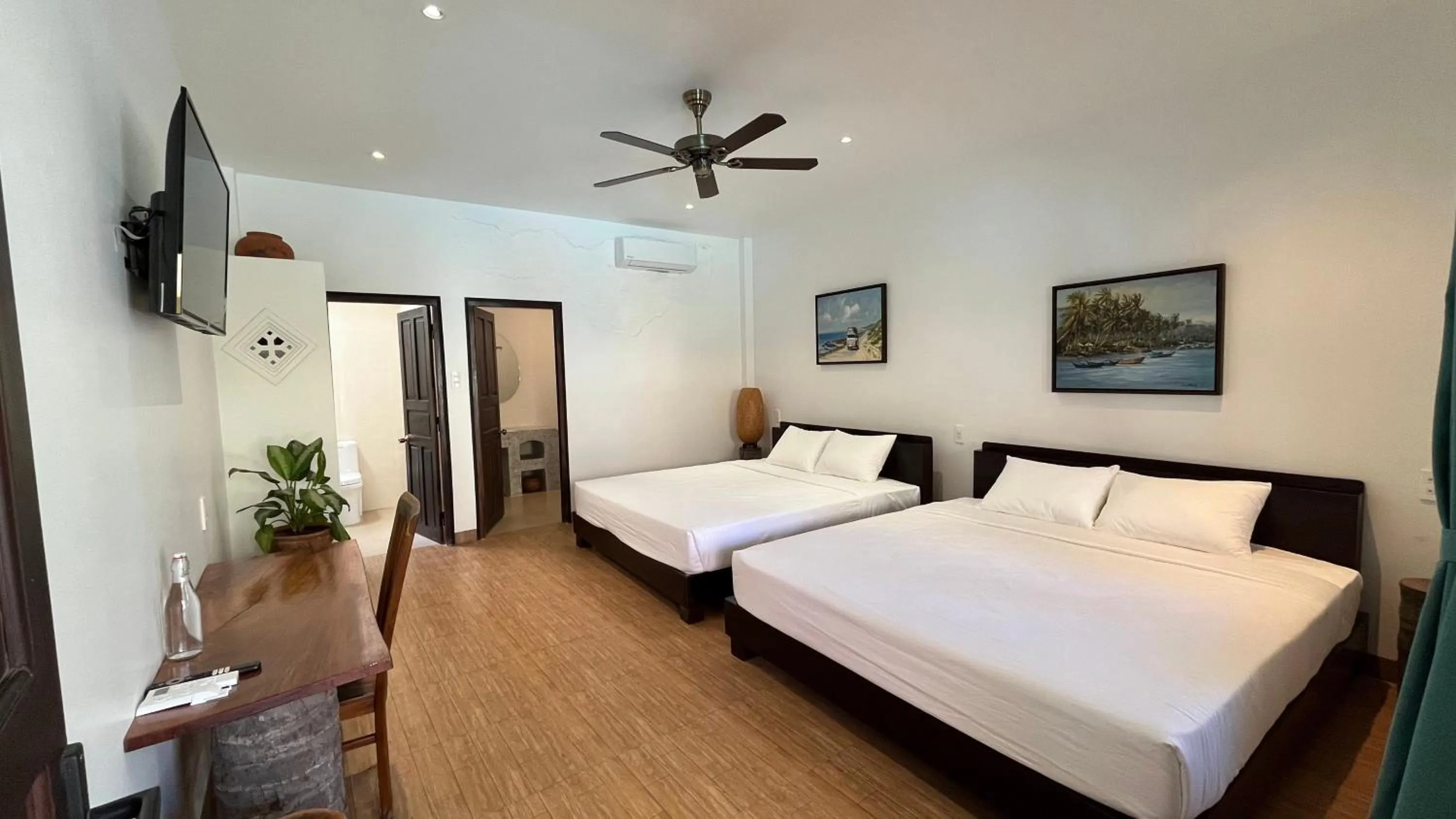 Photo of the whole room, Bed in Mi Nhon Em Hotel Muine