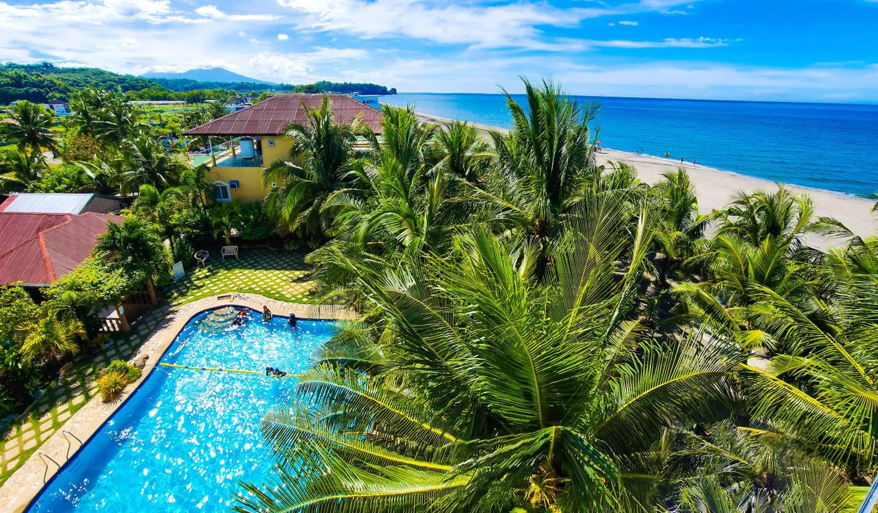 Pool view in Crystal Shores Beach Resort powered by Cocotel