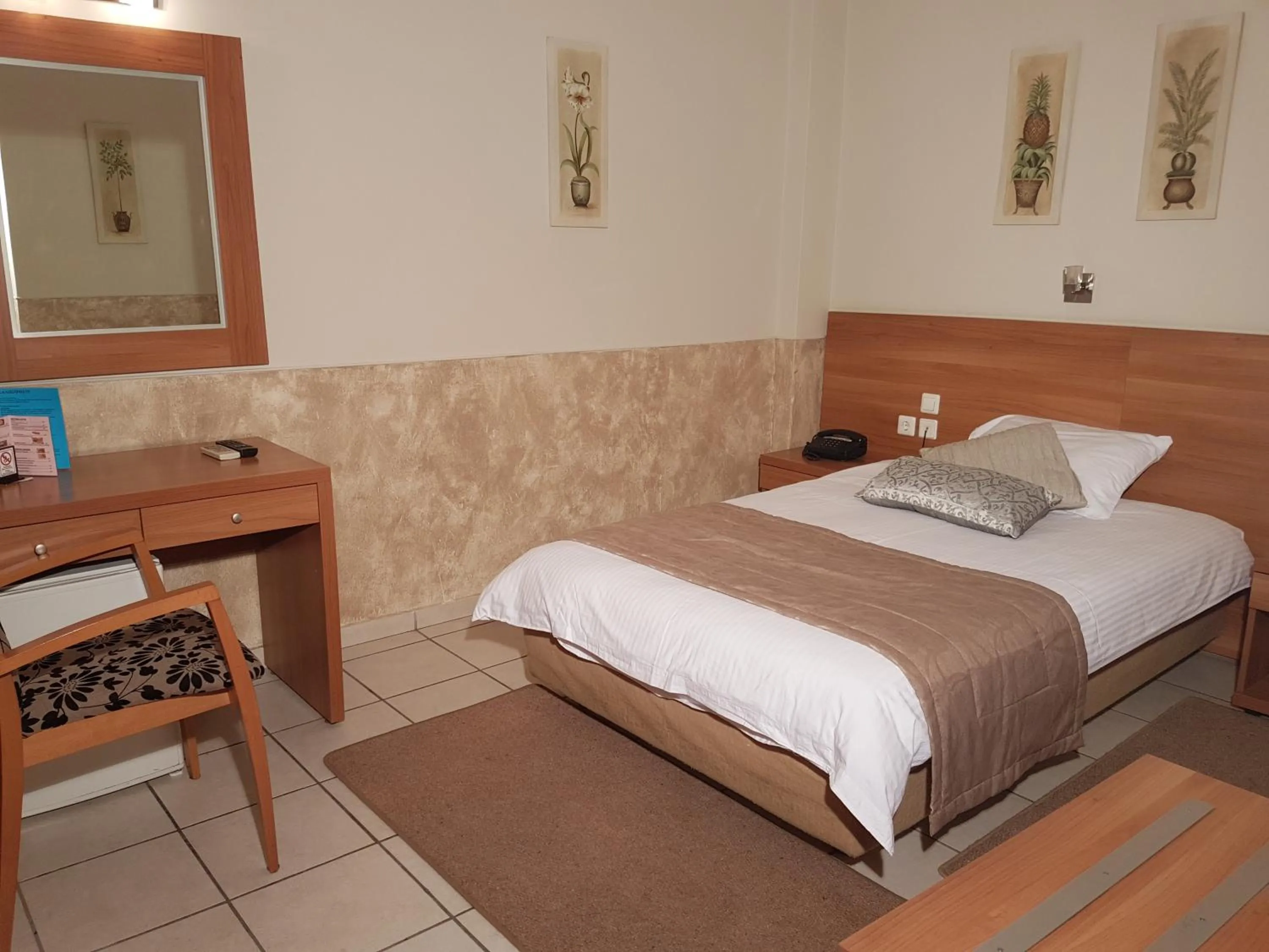 Photo of the whole room, Bed in Hotel Ideal