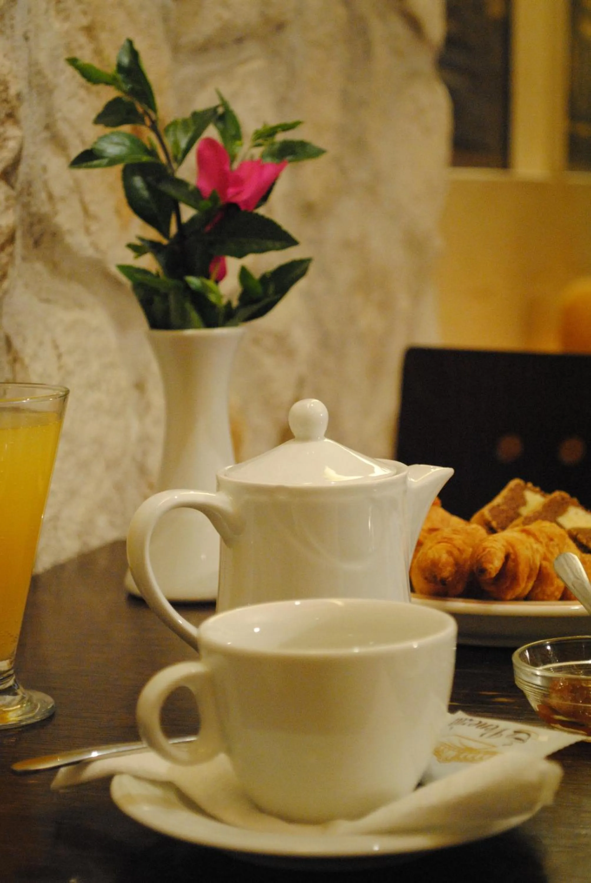 Food and drinks in Hotel Ideal