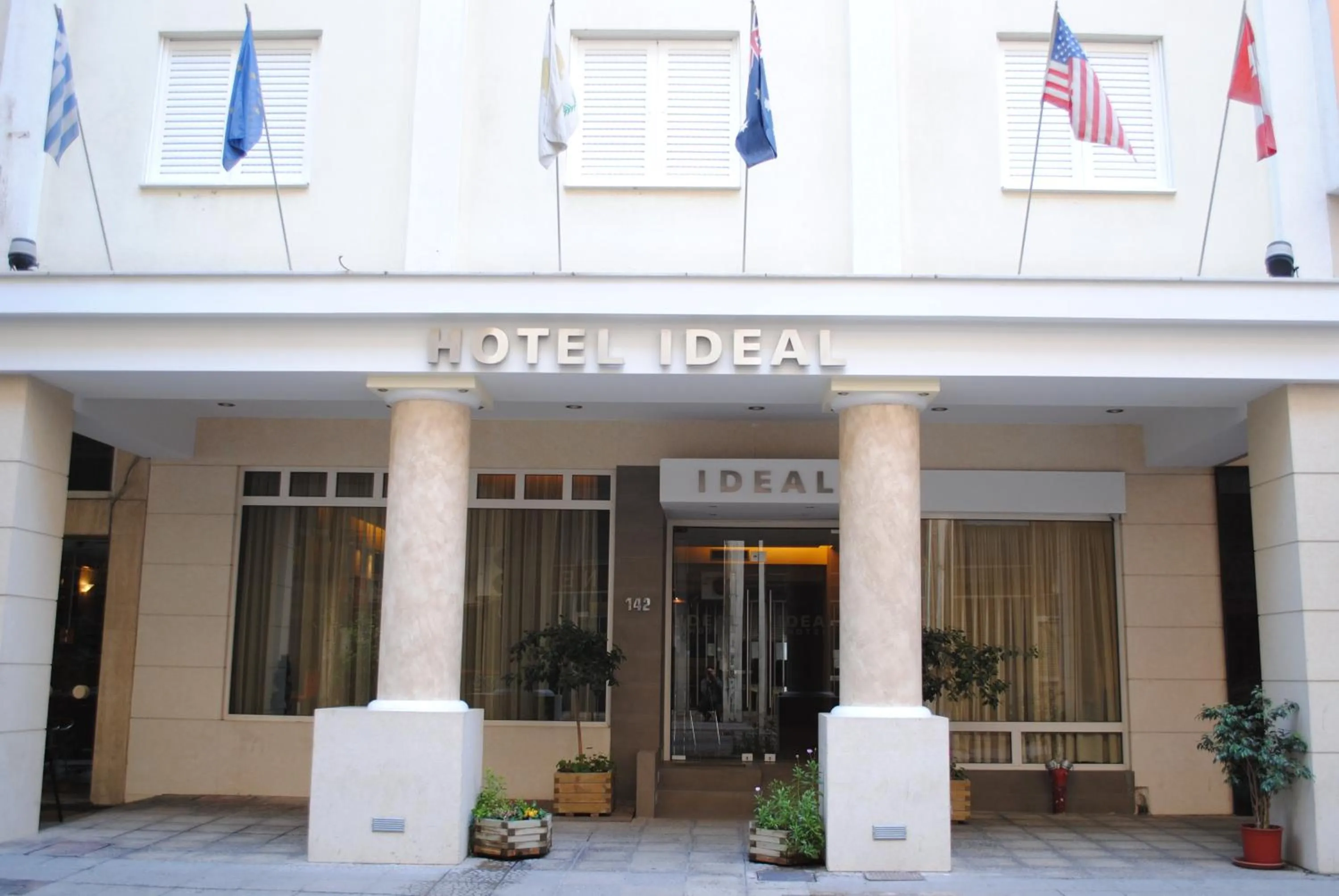 Facade/entrance in Hotel Ideal