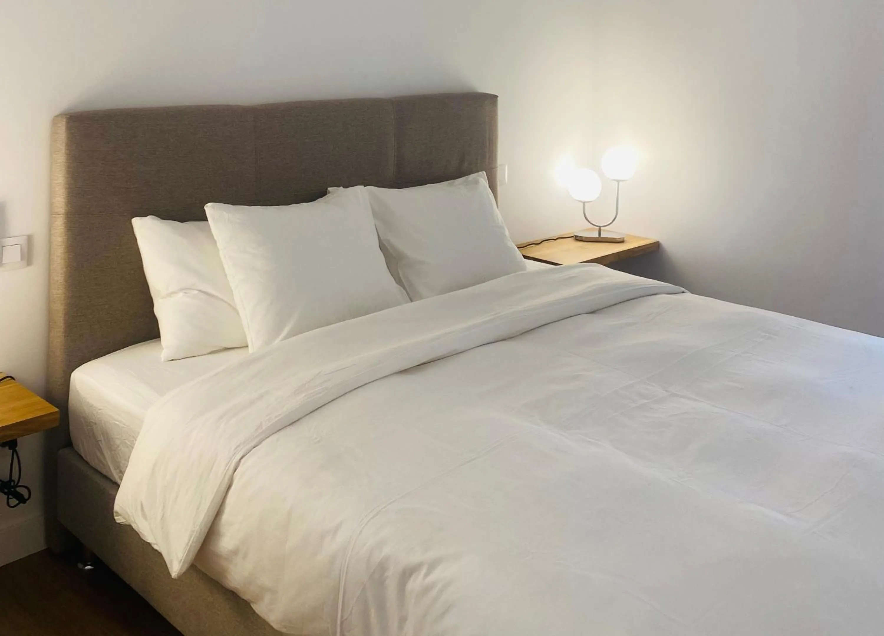 Bedroom, Bed in Hotel Apartment with 2-en suite Bedrooms