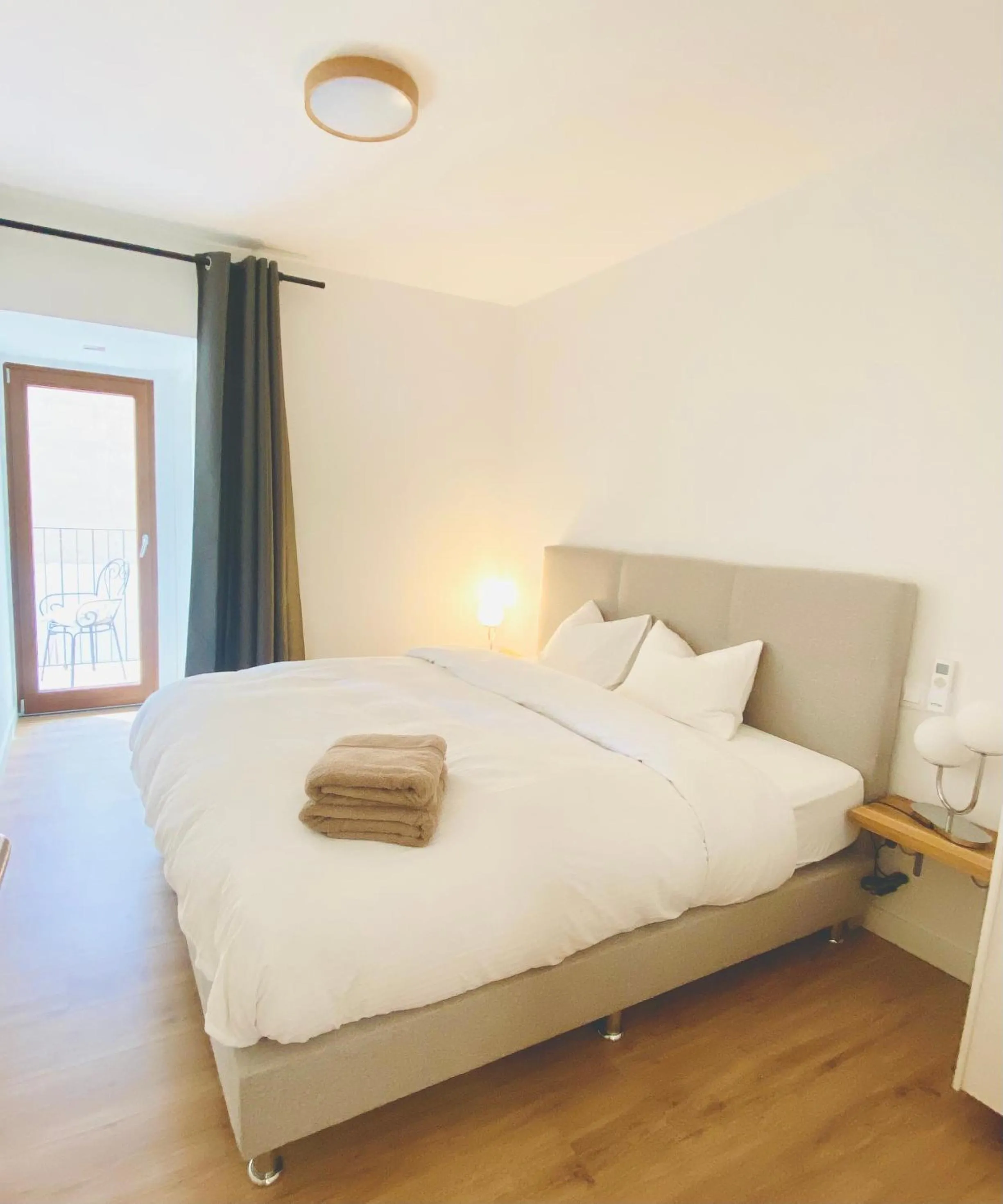Bed in Hotel Apartment with 2-en suite Bedrooms