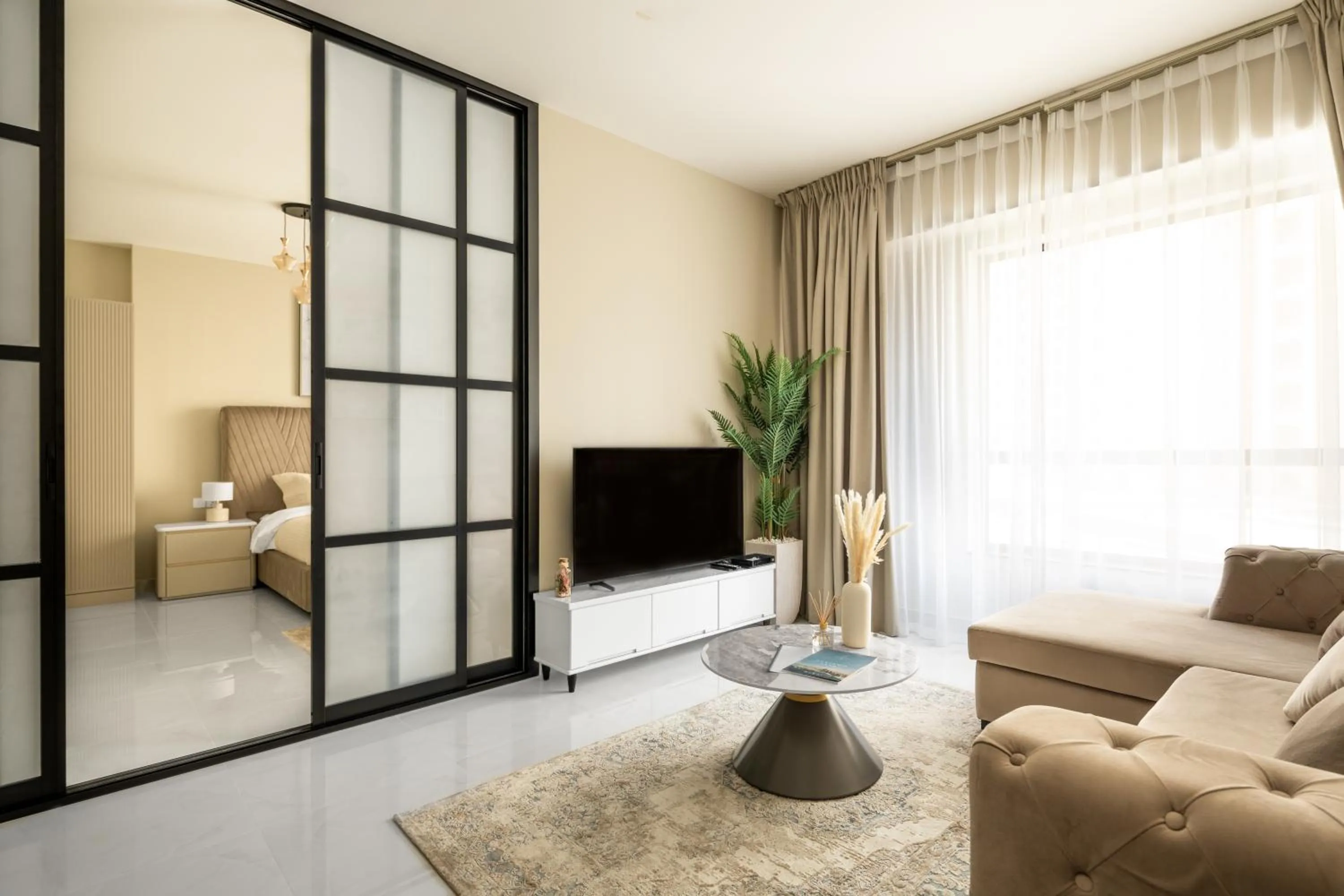 TV and multimedia in Happy ACADEMIA JBR