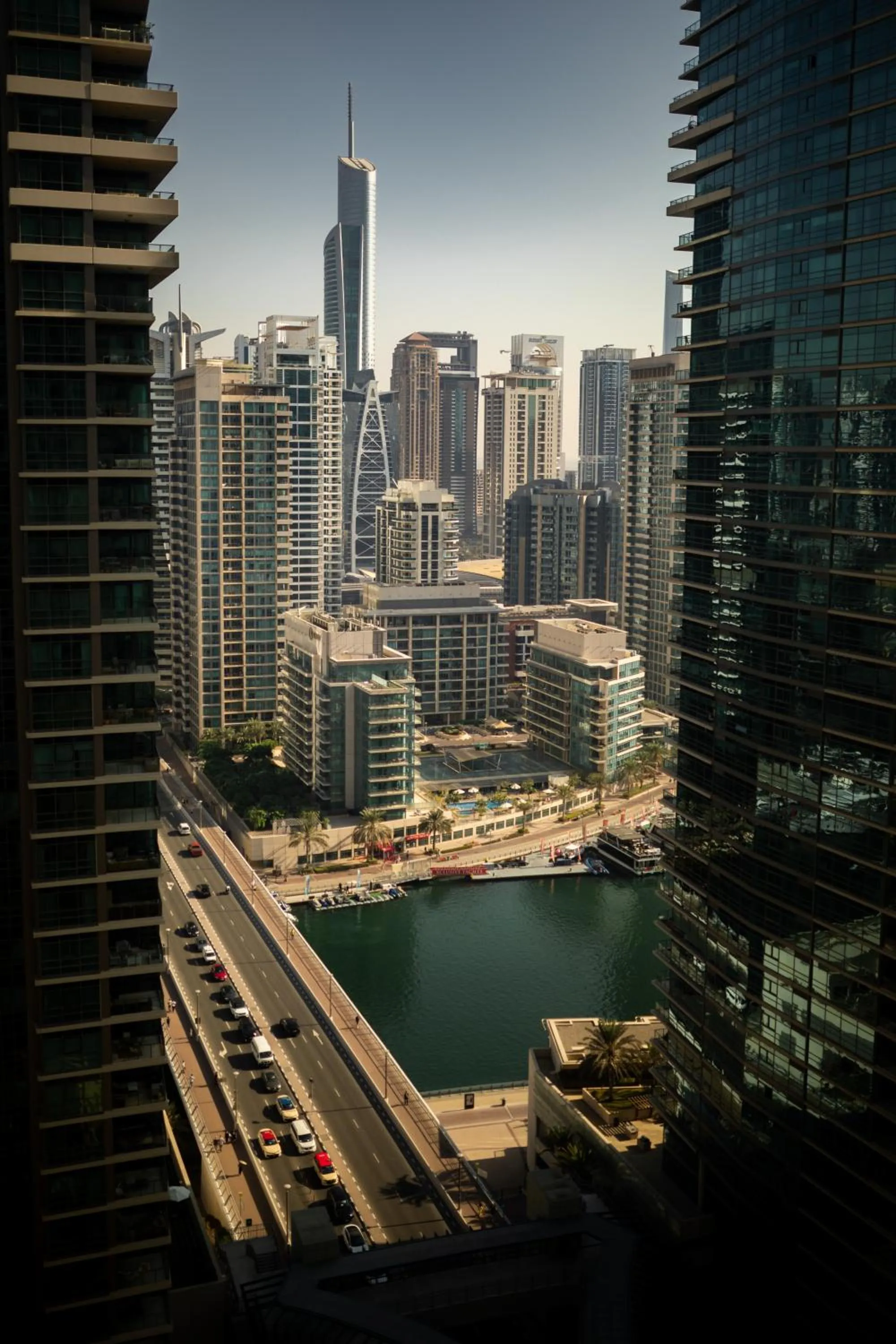 Day in Happy ACADEMIA JBR