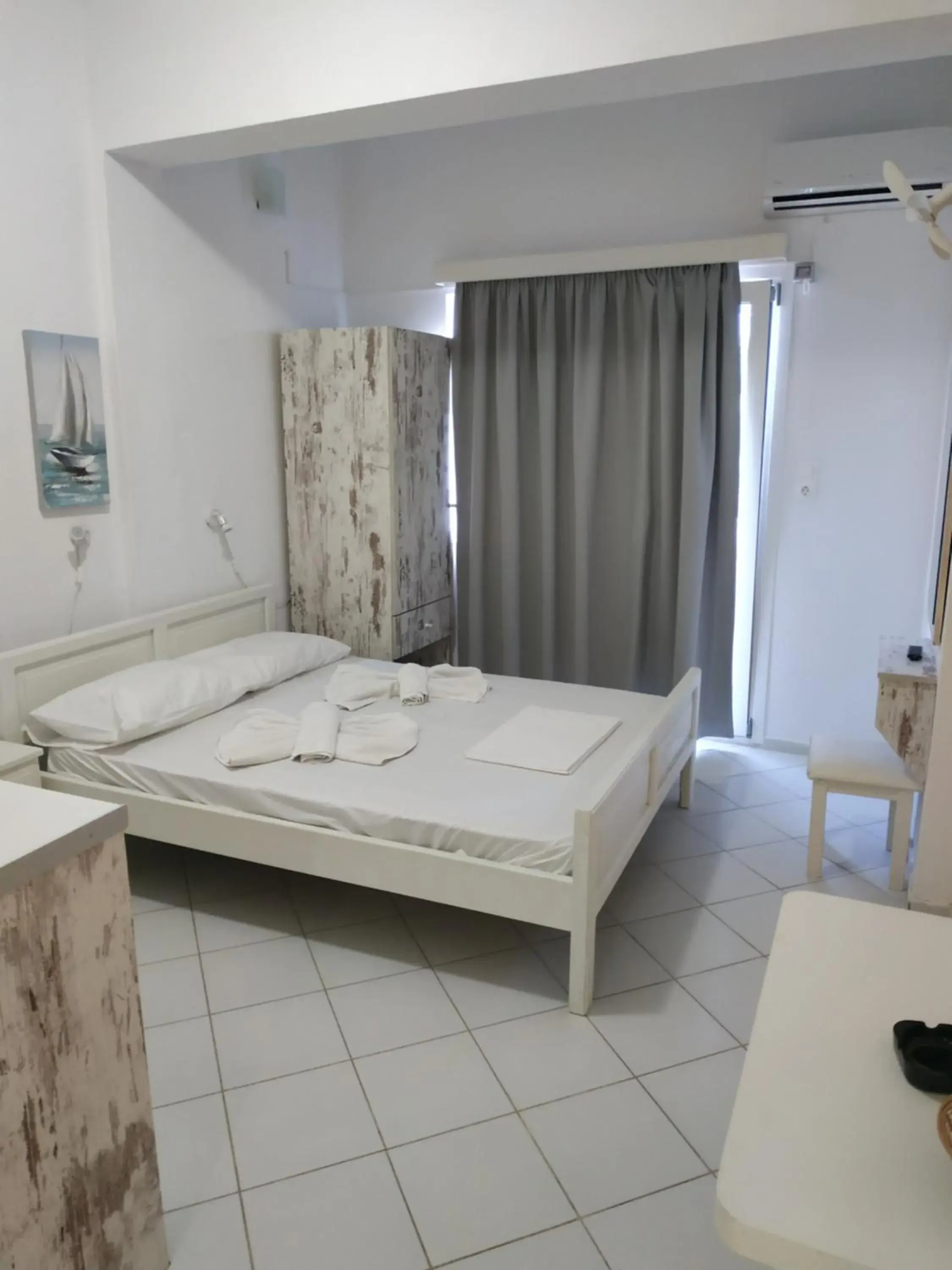 Bed in Renia Studios Bed in Renia Studios