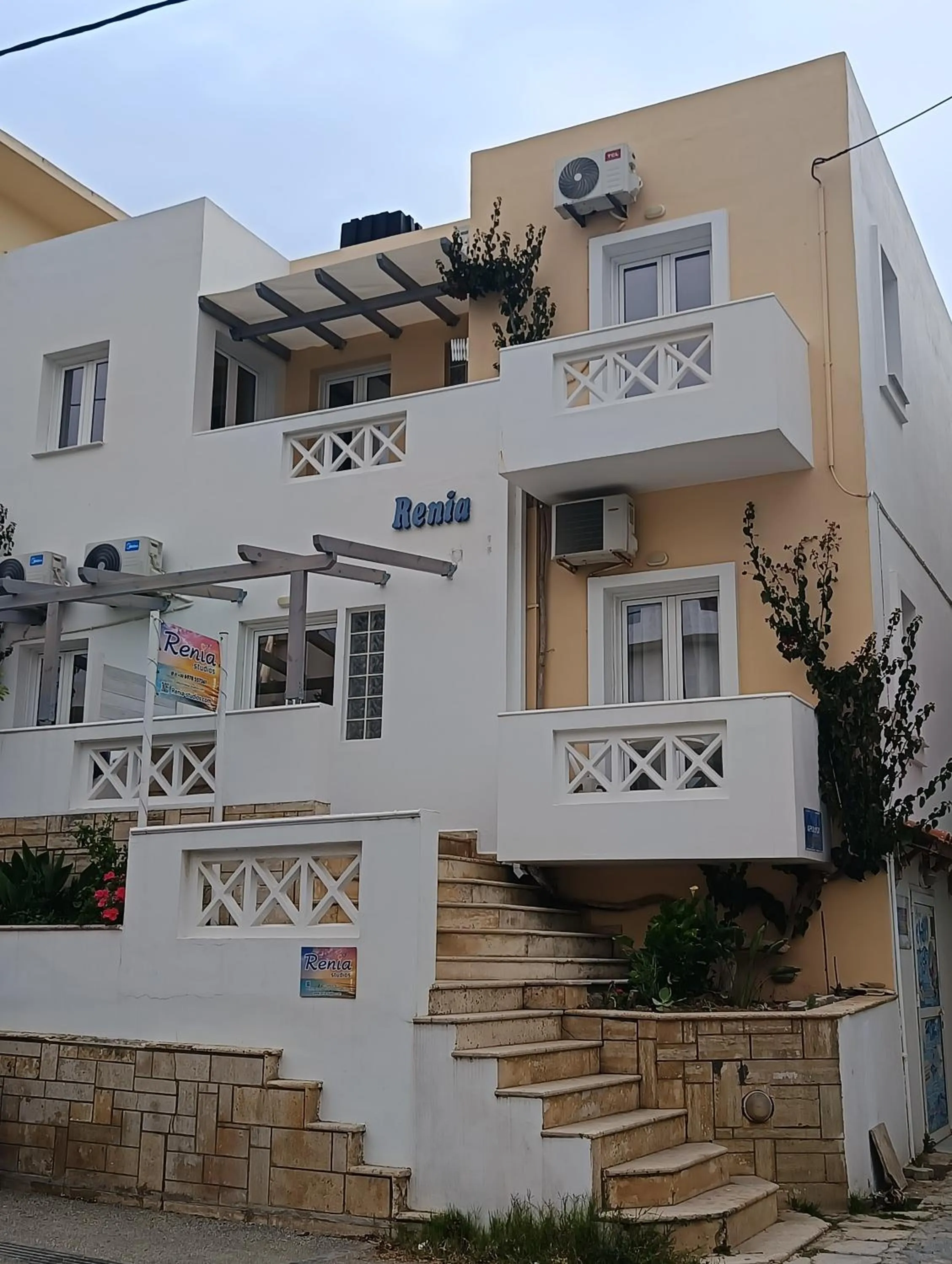 Property building in Renia Studios