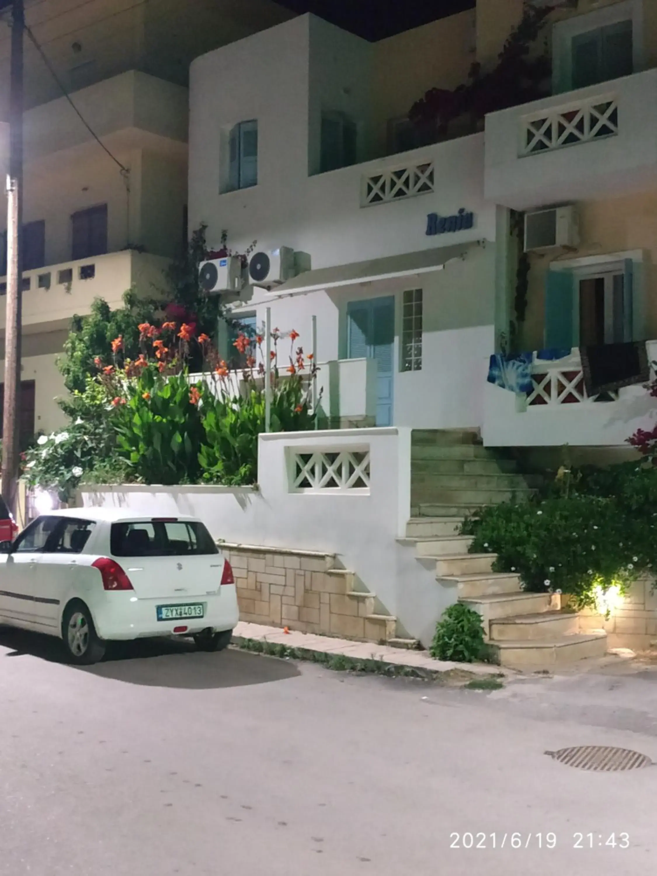 Property building in Renia Studios Property building in Renia Studios