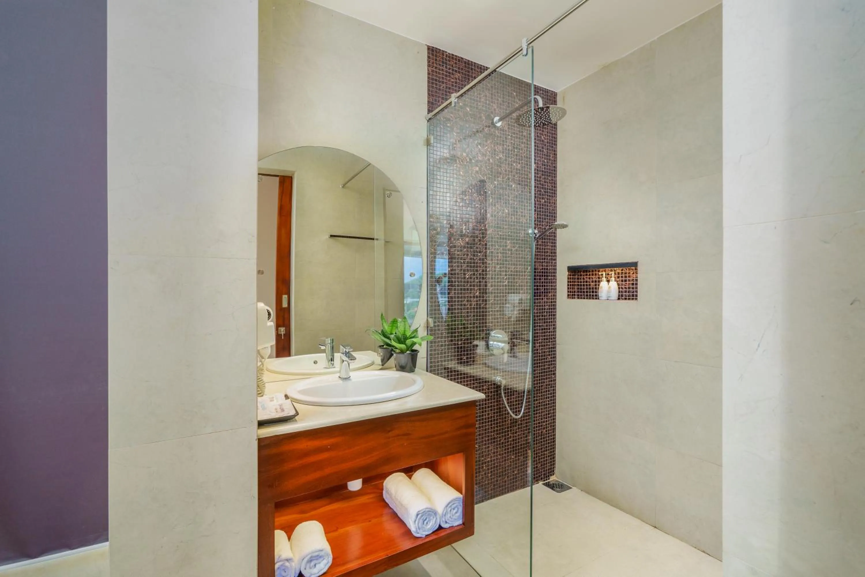 Bathroom in Grand Serendib Hotel