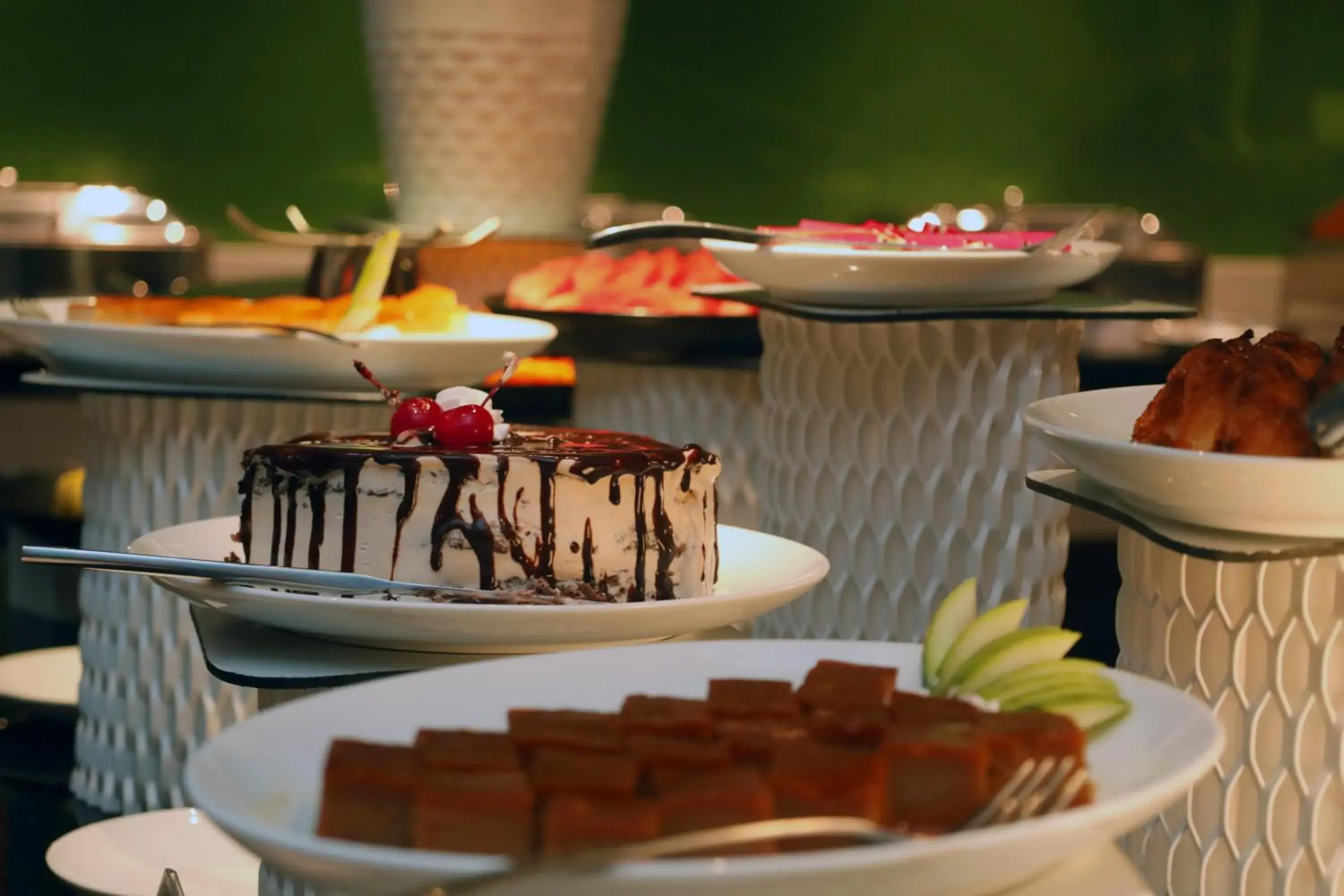 Restaurant/places to eat in Grand Serendib Hotel Restaurant/places to eat in Grand Serendib Hotel