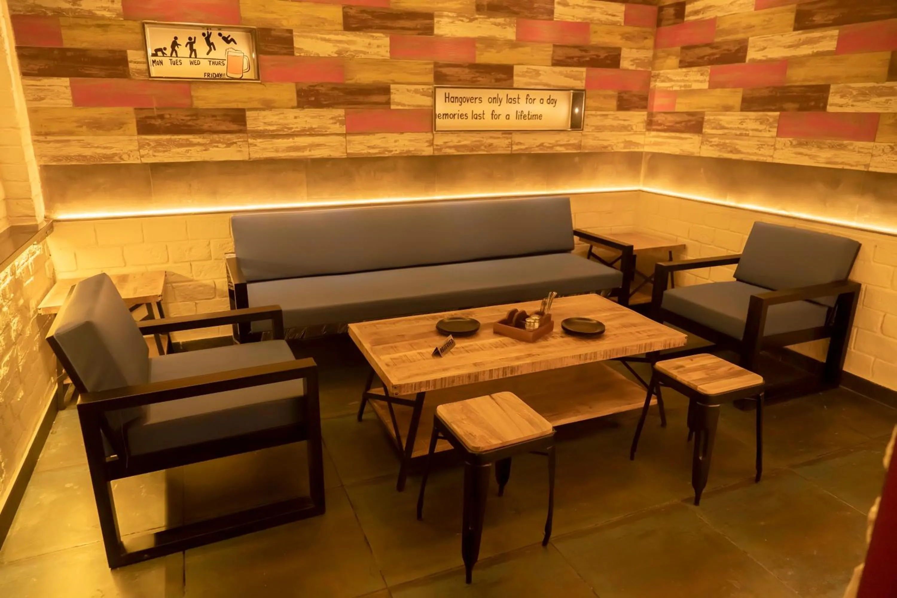 Lounge or bar in Sparrow Hotel Managed by Siara Sariska Alwar