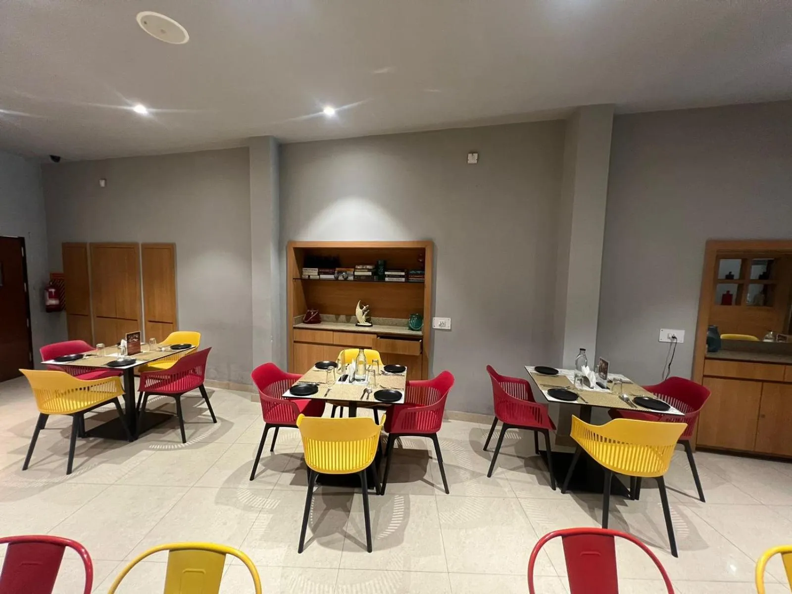 Restaurant/places to eat in Sparrow Hotel Managed by Siara Sariska Alwar