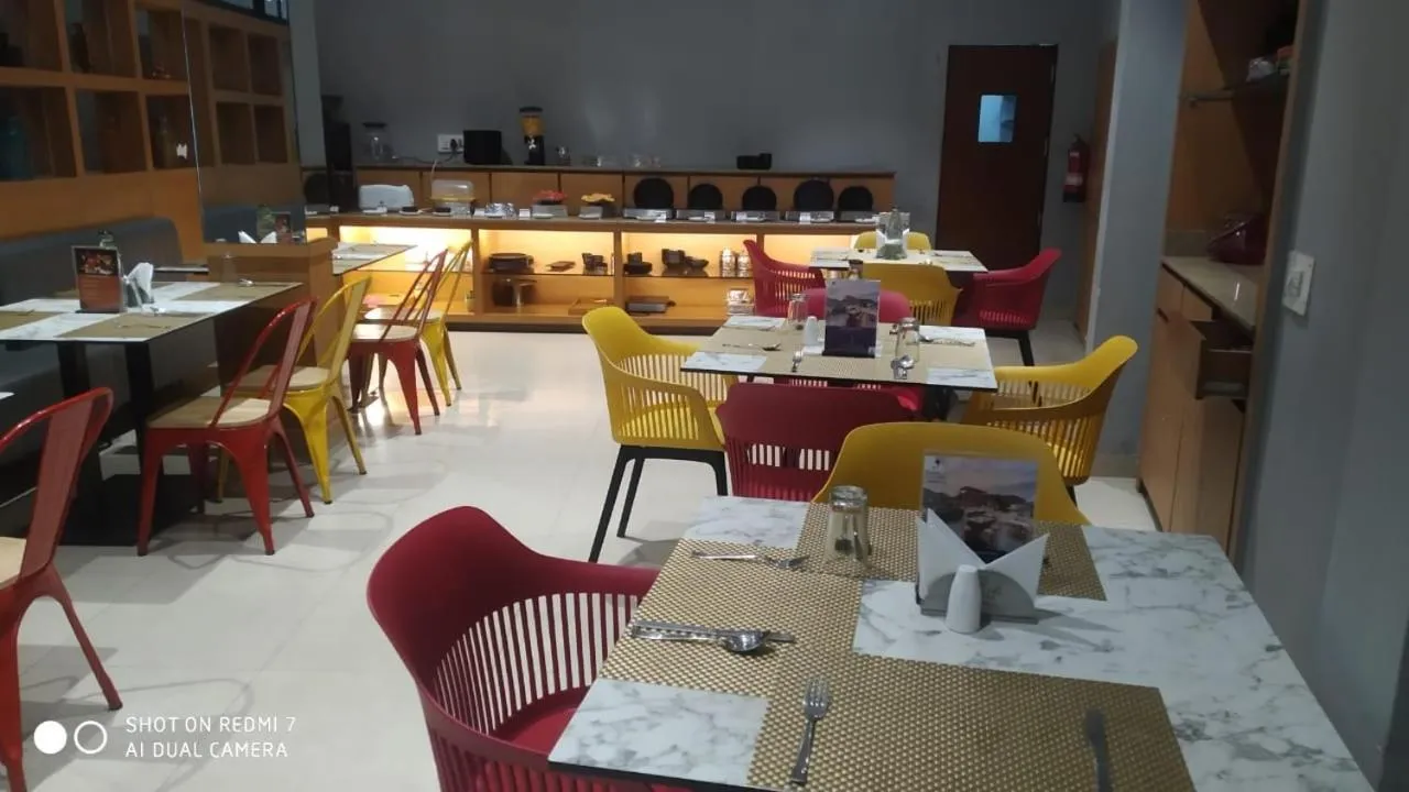 Restaurant/places to eat in Sparrow Hotel Managed by Siara Sariska Alwar