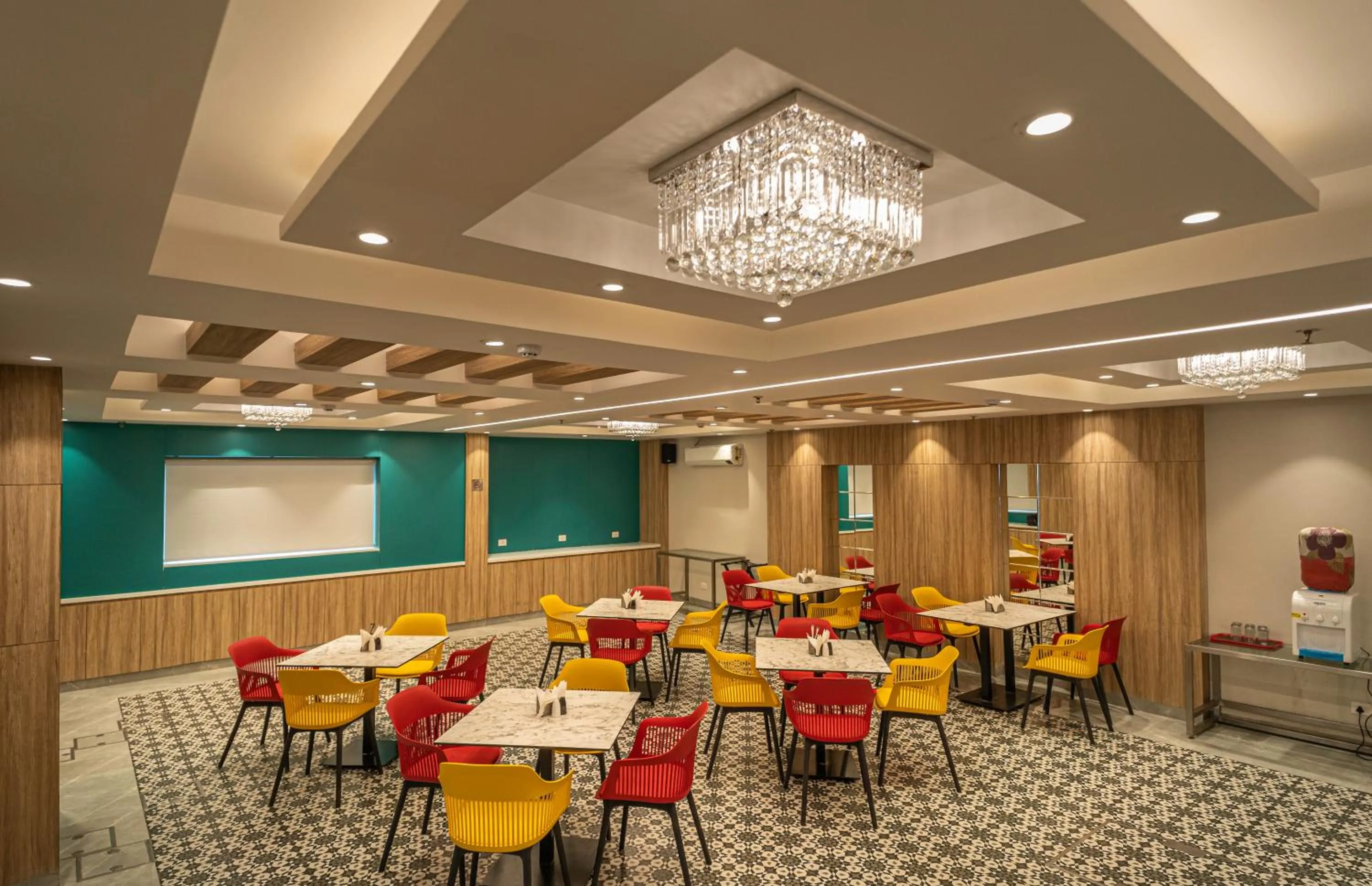 Restaurant/places to eat in Sparrow Hotel Managed by Siara Sariska Alwar