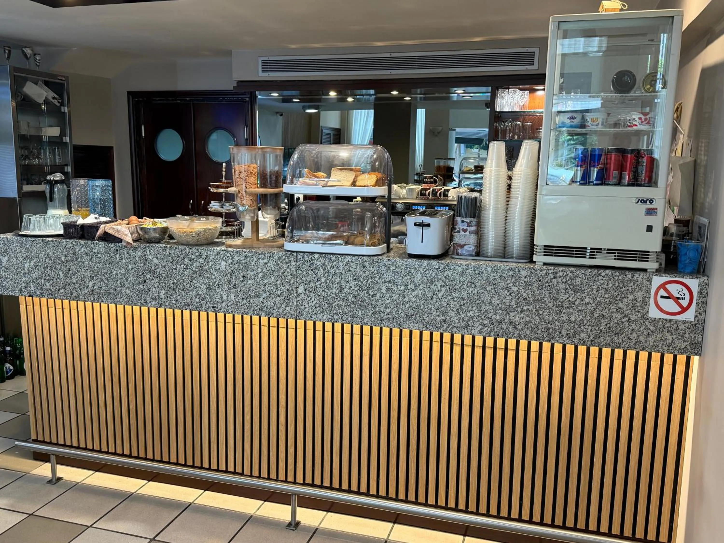 Restaurant/places to eat in Glaros Hotel