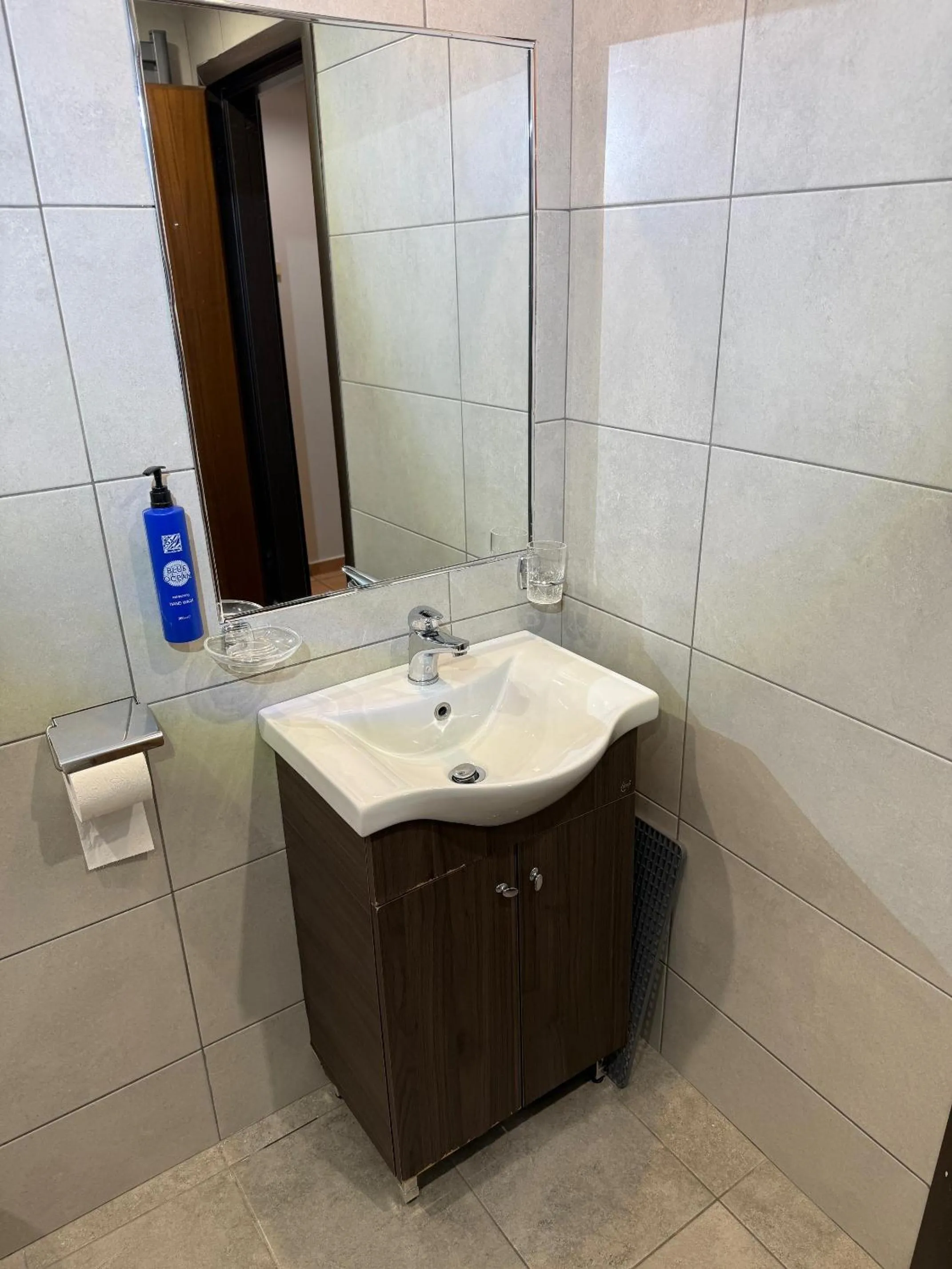 Bathroom in Glaros Hotel