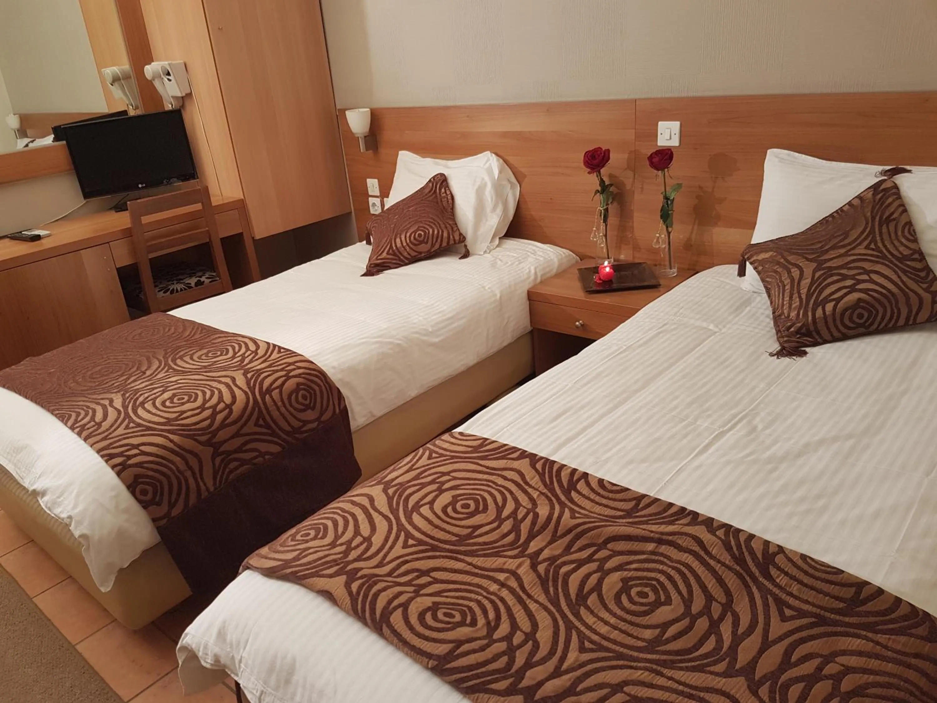 Bedroom, Bed in Glaros Hotel