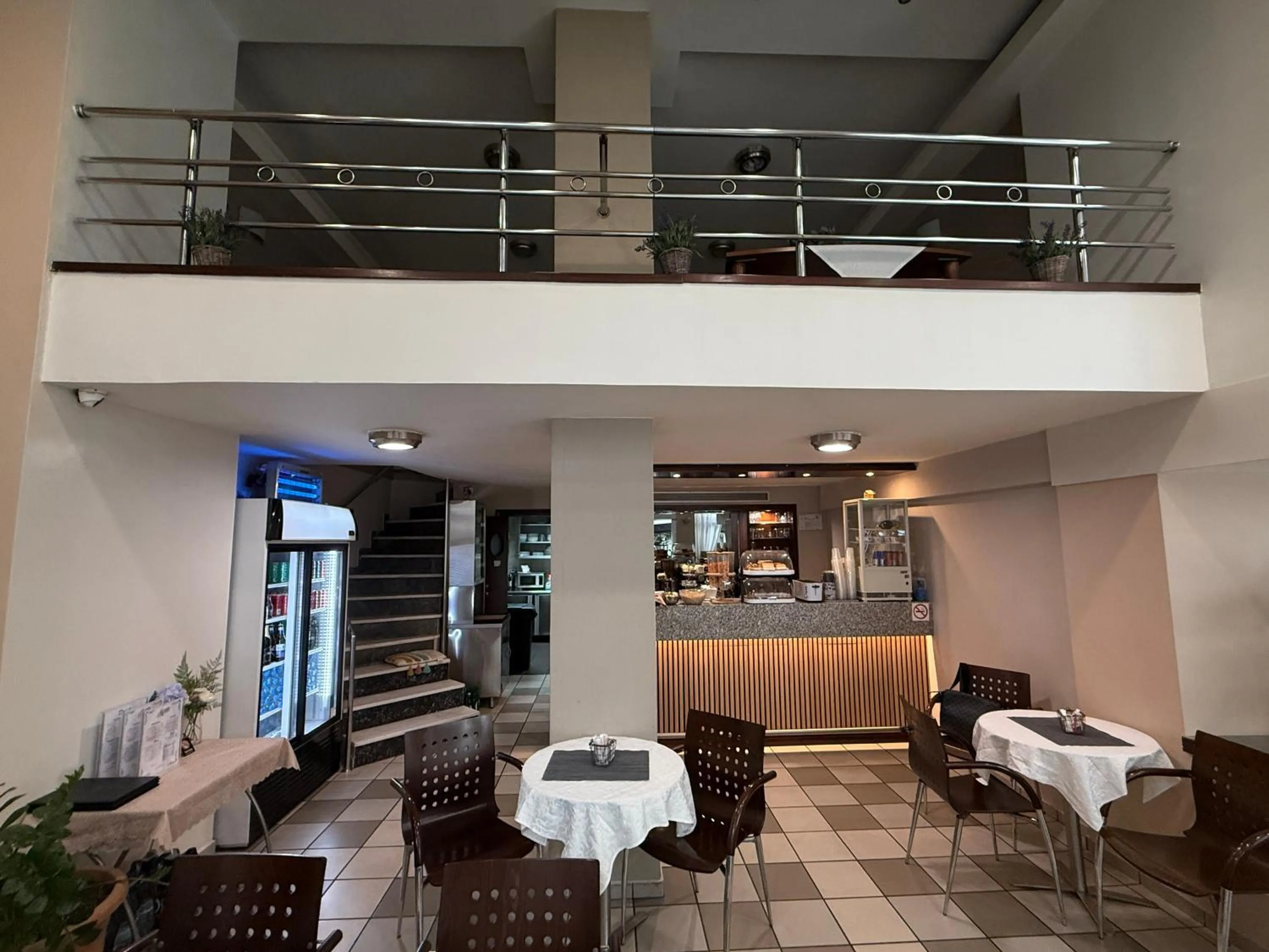 Restaurant/places to eat in Glaros Hotel