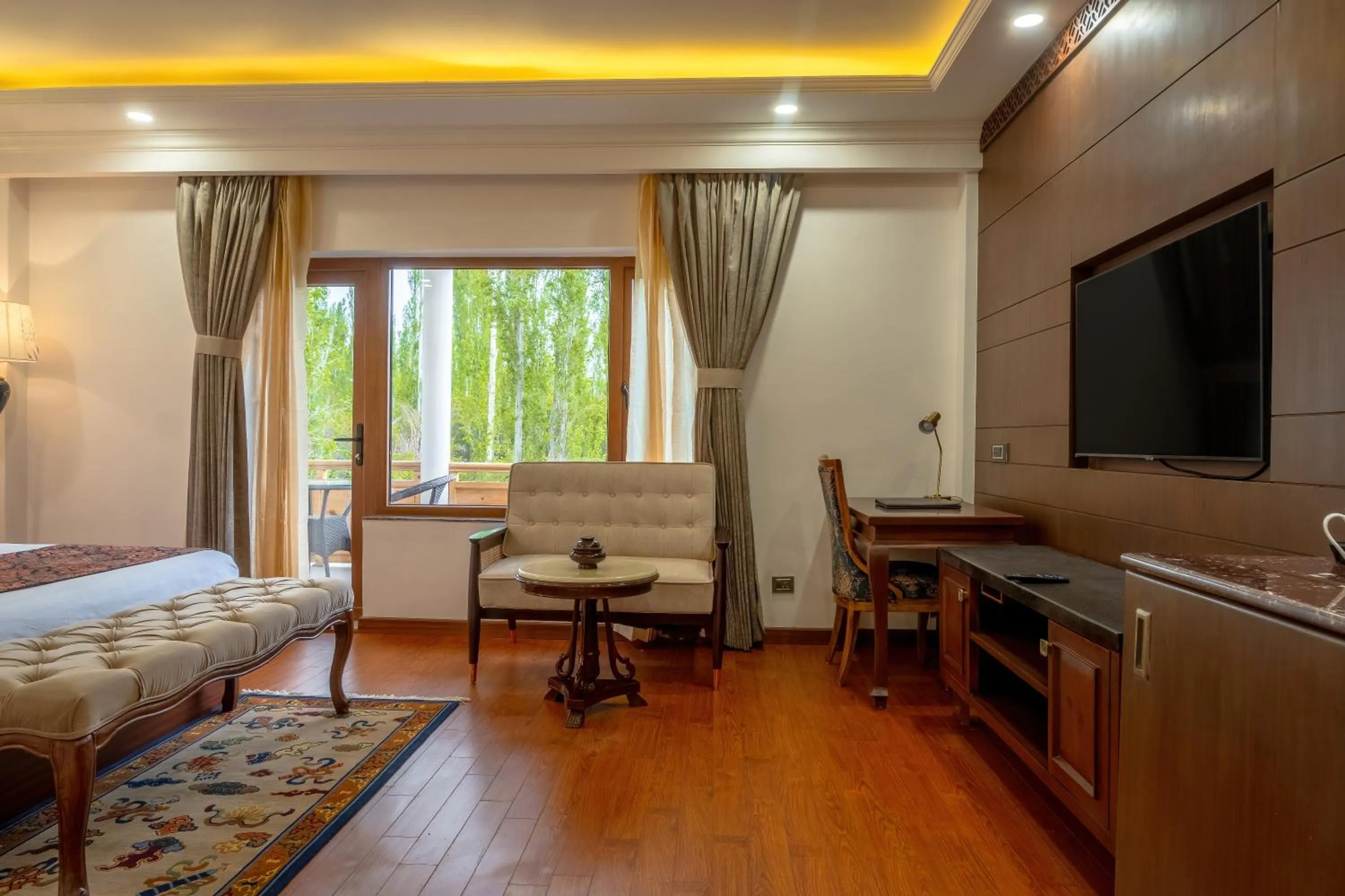 Bedroom, Bed in Hotel Gyalpo Residency - A Mountain View Luxury Hotel in Leh