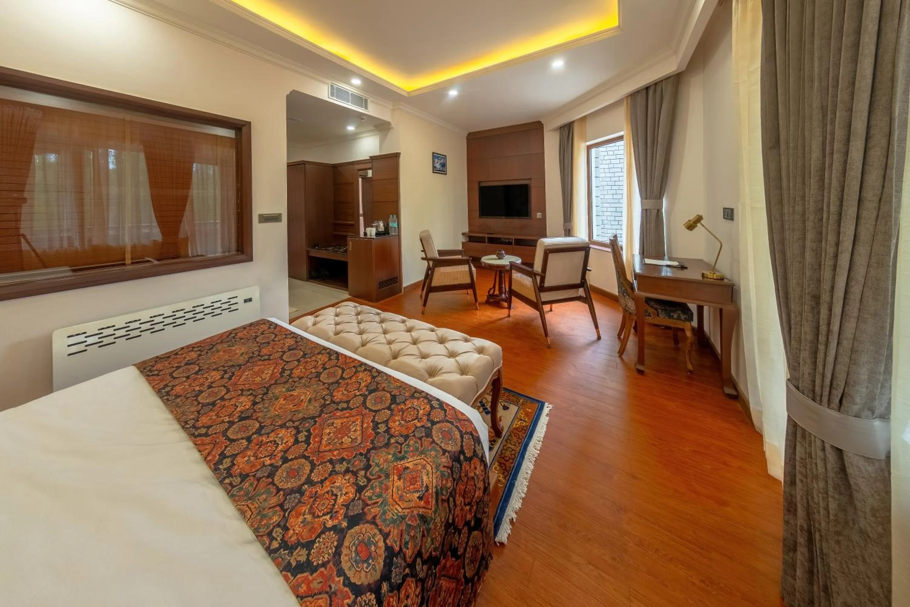 Bedroom, Bed in Hotel Gyalpo Residency - A Mountain View Luxury Hotel in Leh