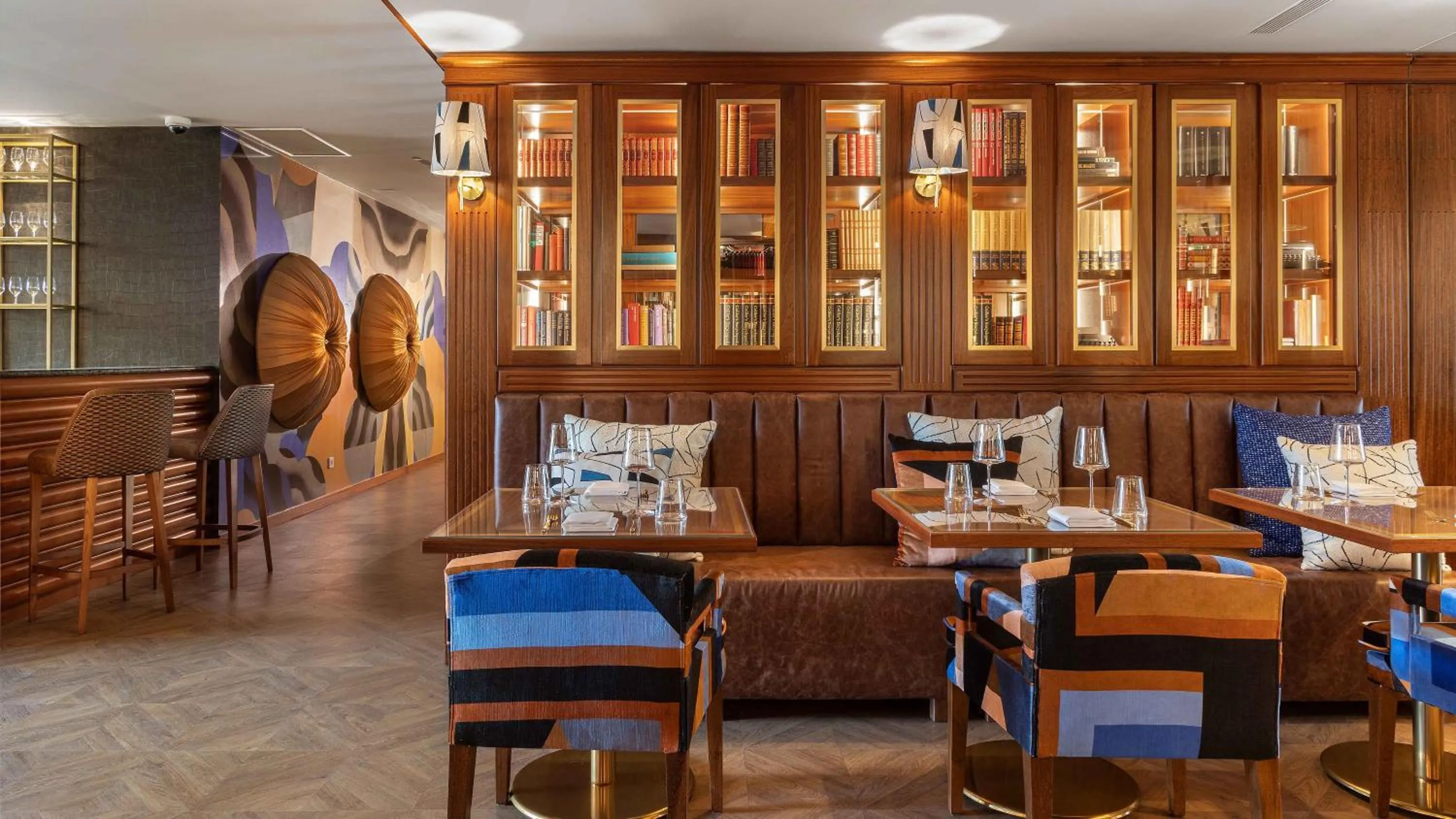 Lounge or bar in Wine & Books Porto Hotel - Small Luxury Hotels Of The World