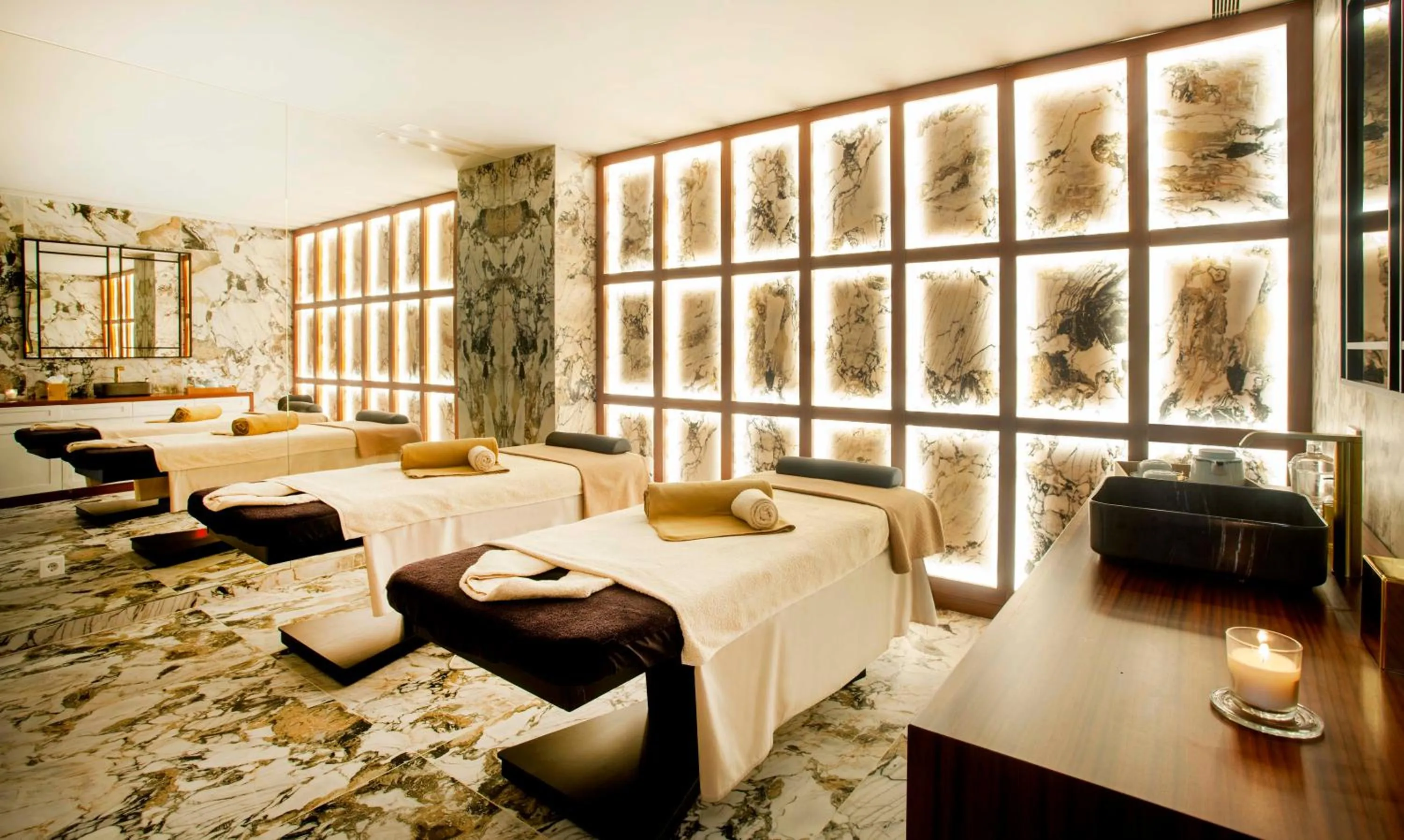 Massage in Wine & Books Porto Hotel - Small Luxury Hotels Of The World