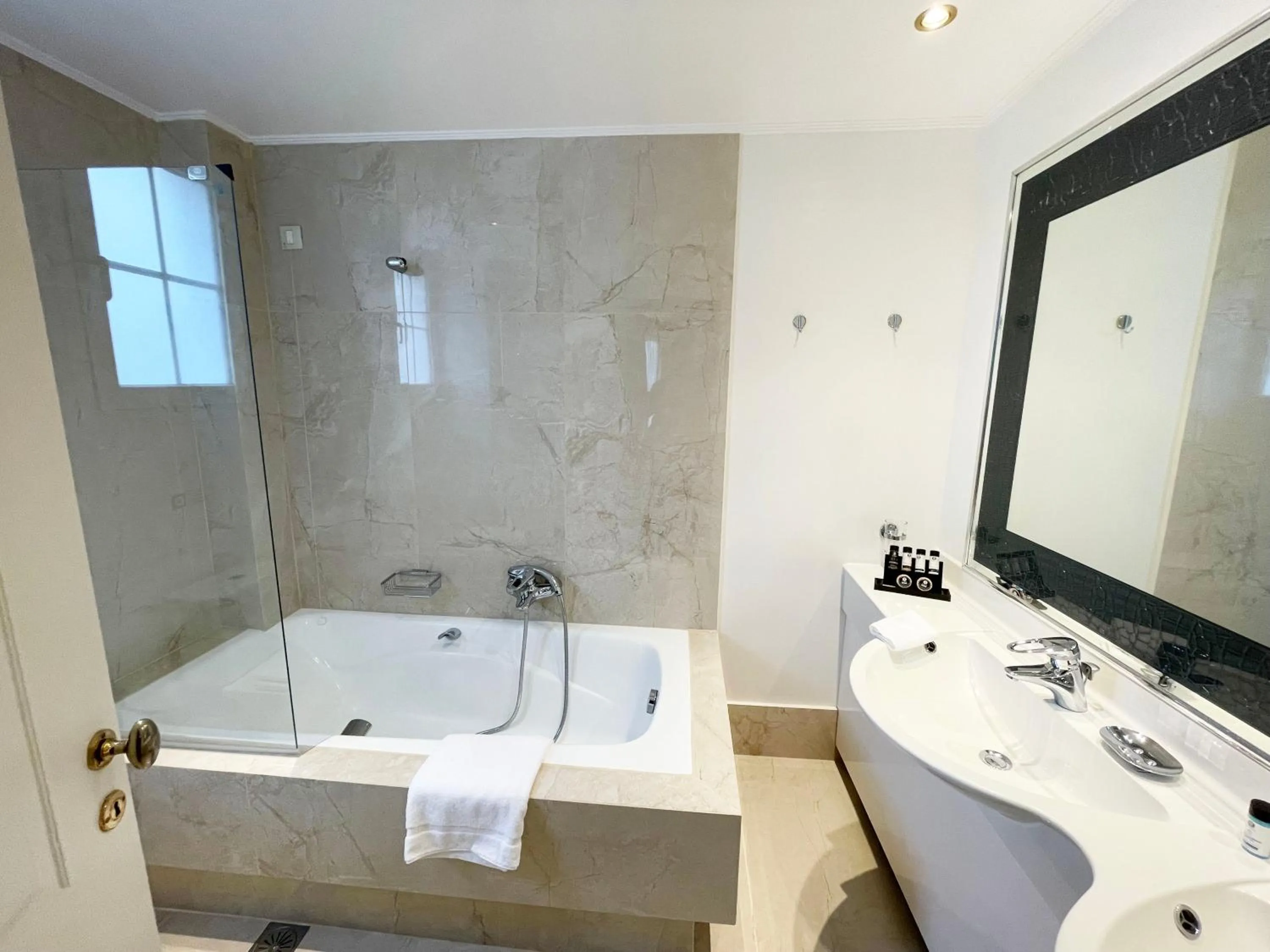 Bathroom in Theoxenia House Hotel