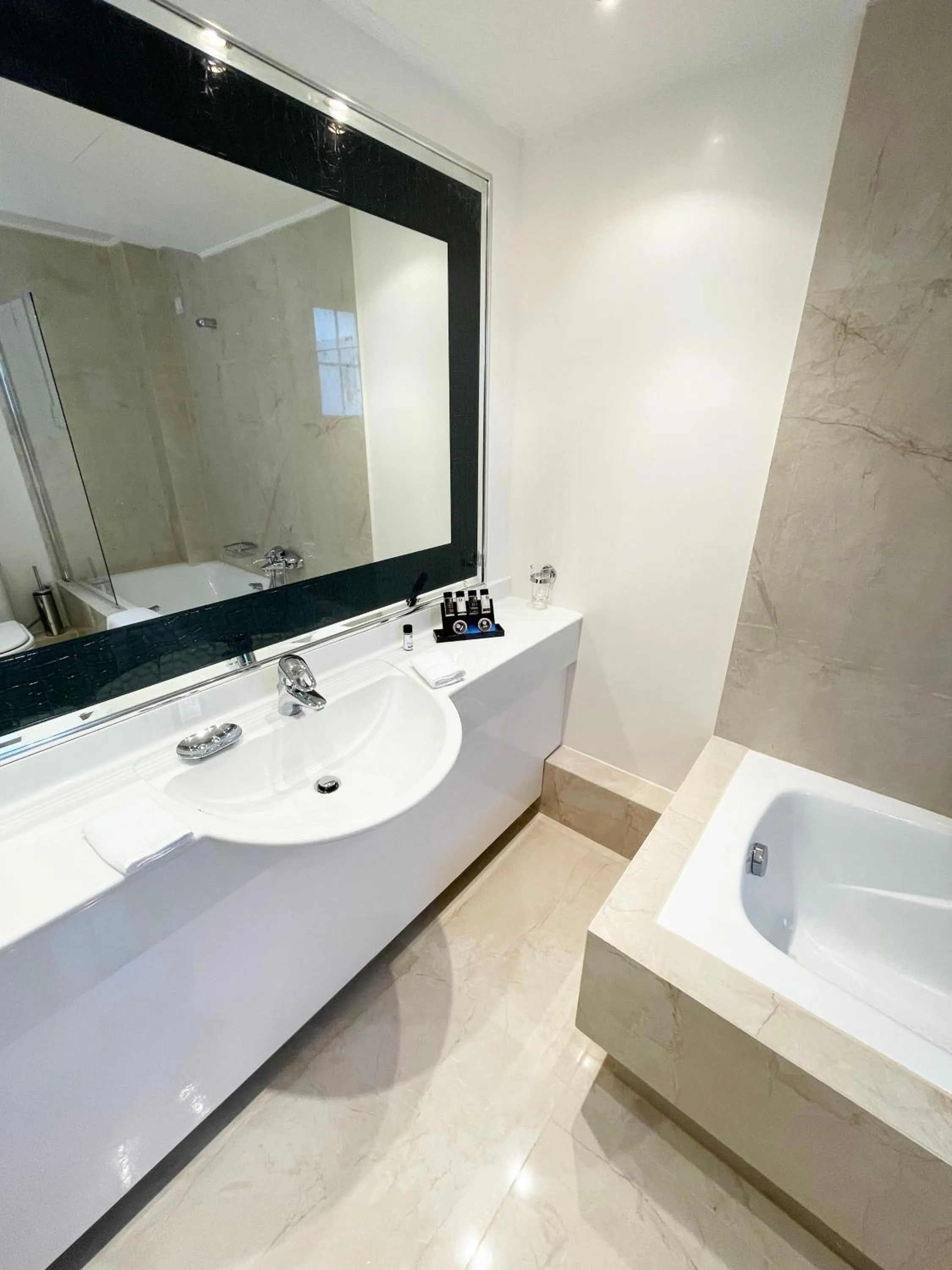 Bathroom in Theoxenia House Hotel