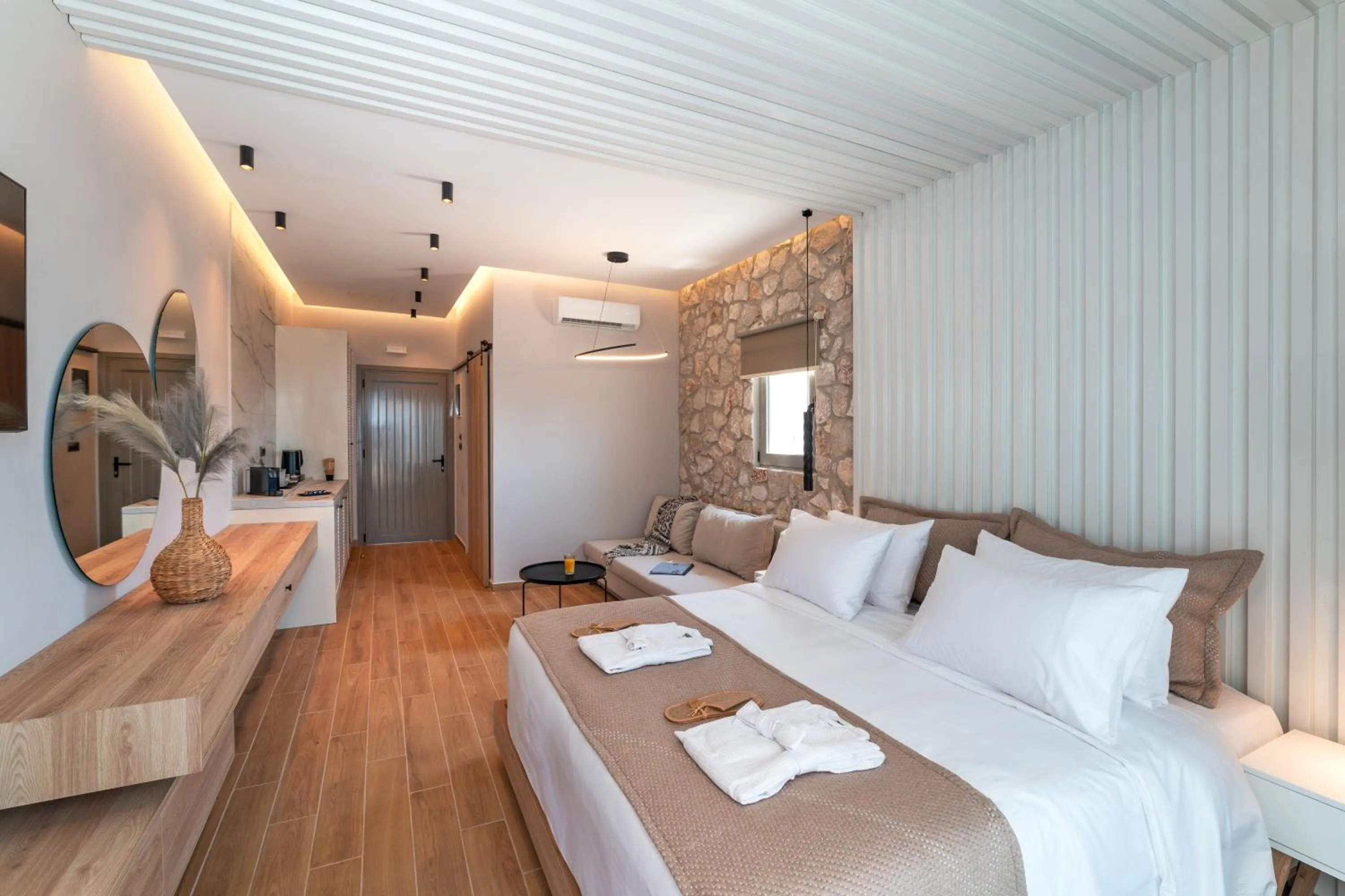 Photo of the whole room, Bed in THERETRA PEFKI Seaside