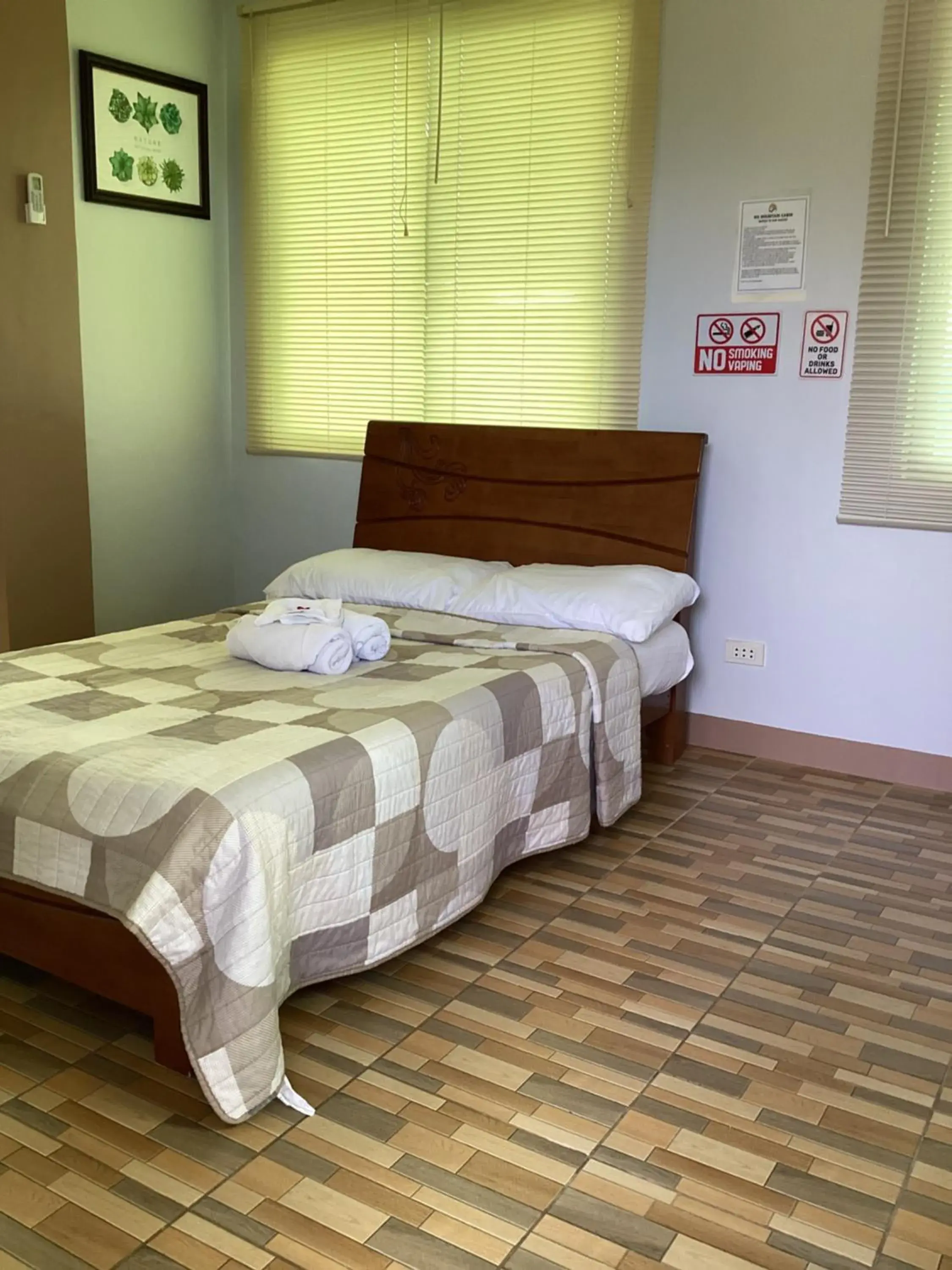 Bed in MS Mountain Cabin Bed in MS Mountain Cabin