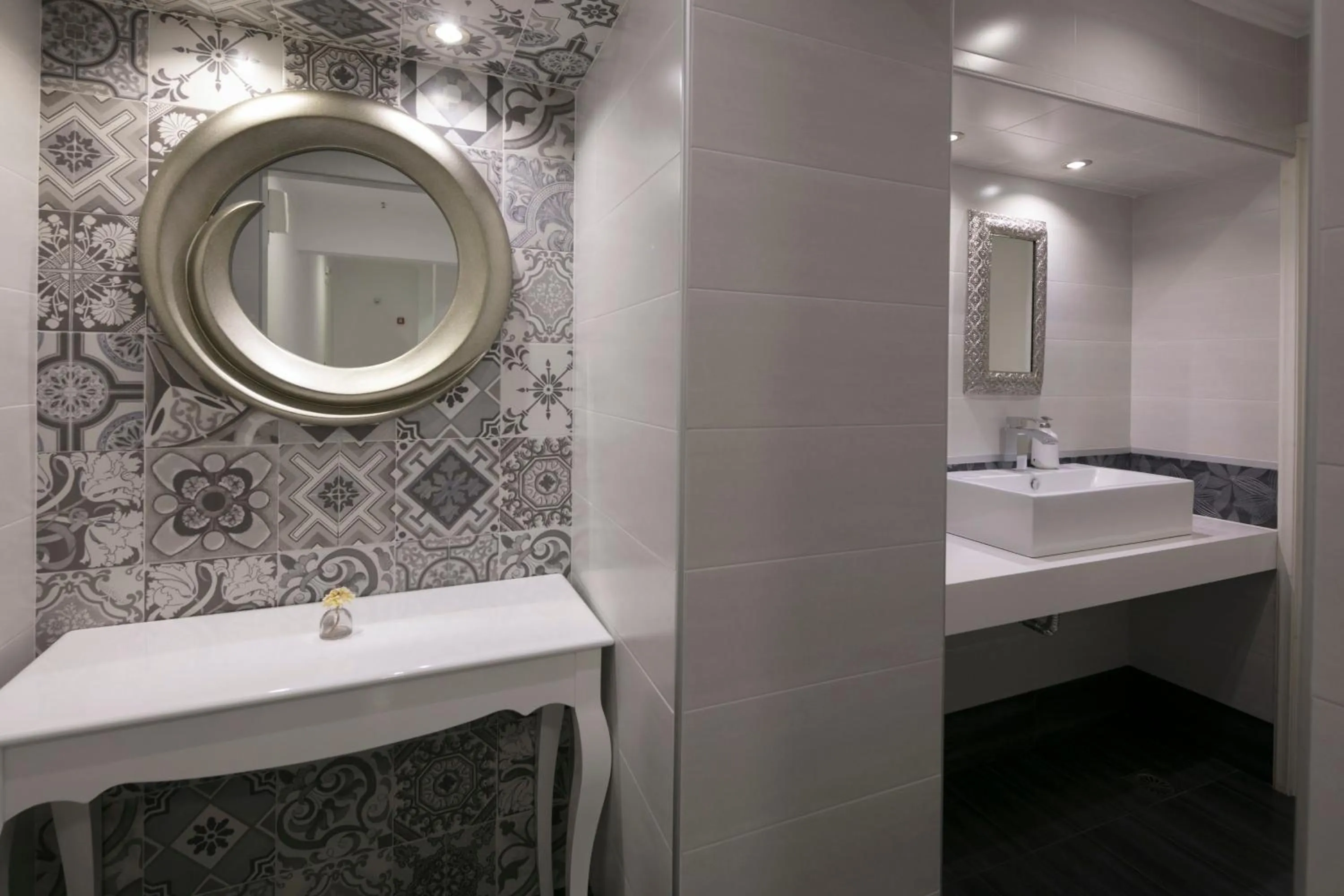 Area and facilities in Magic Hotel